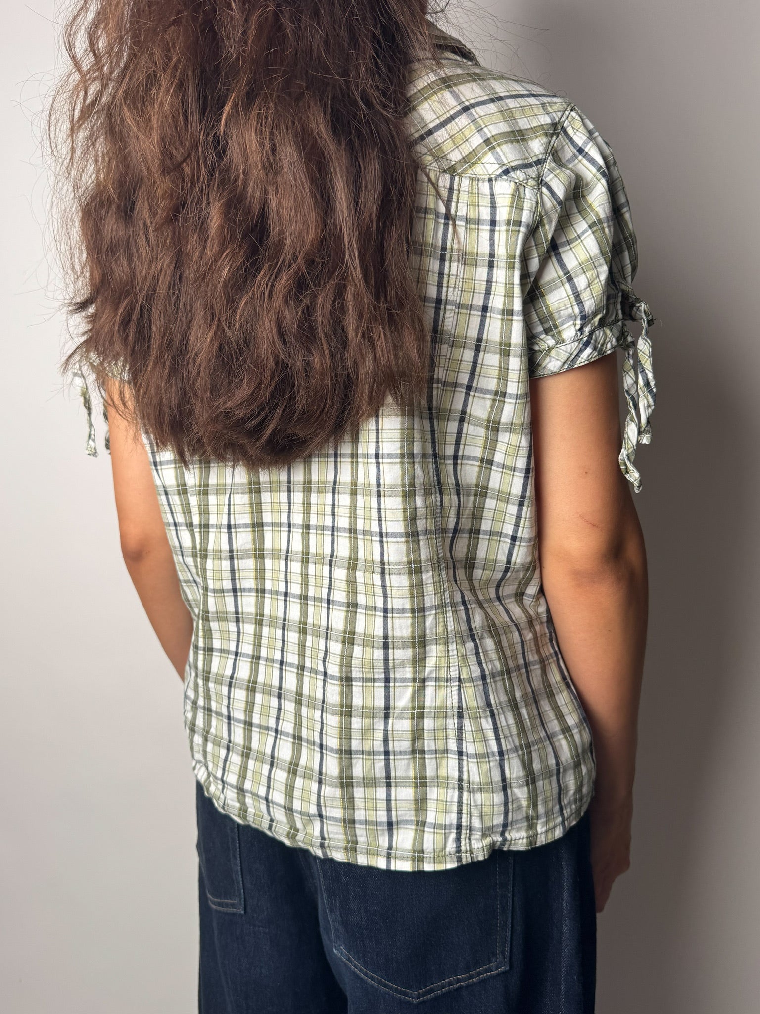חולצה מכופתרת קצרה משובצת (L)