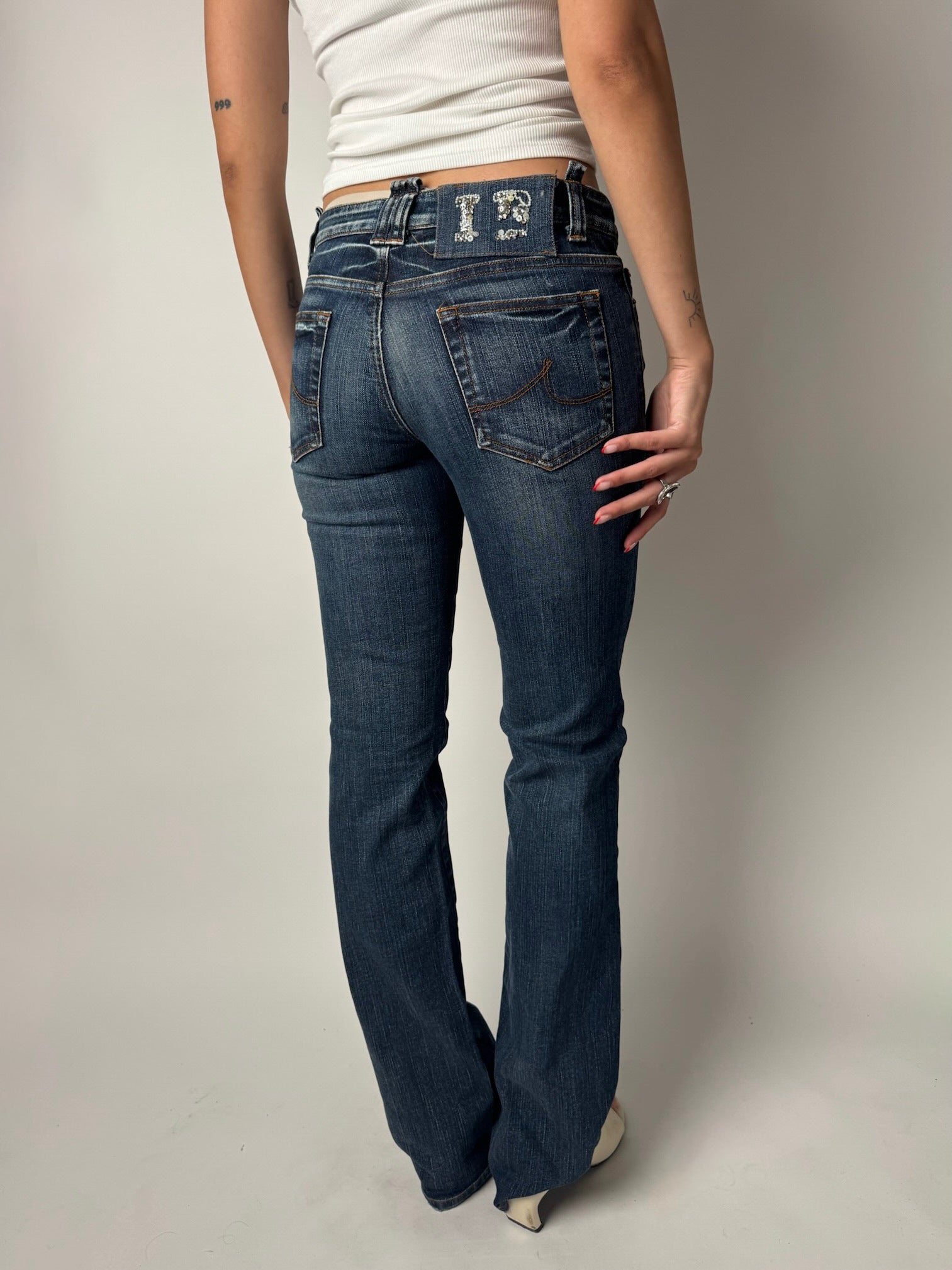 ג׳ינס כהה בגזרה נמוכה (34)