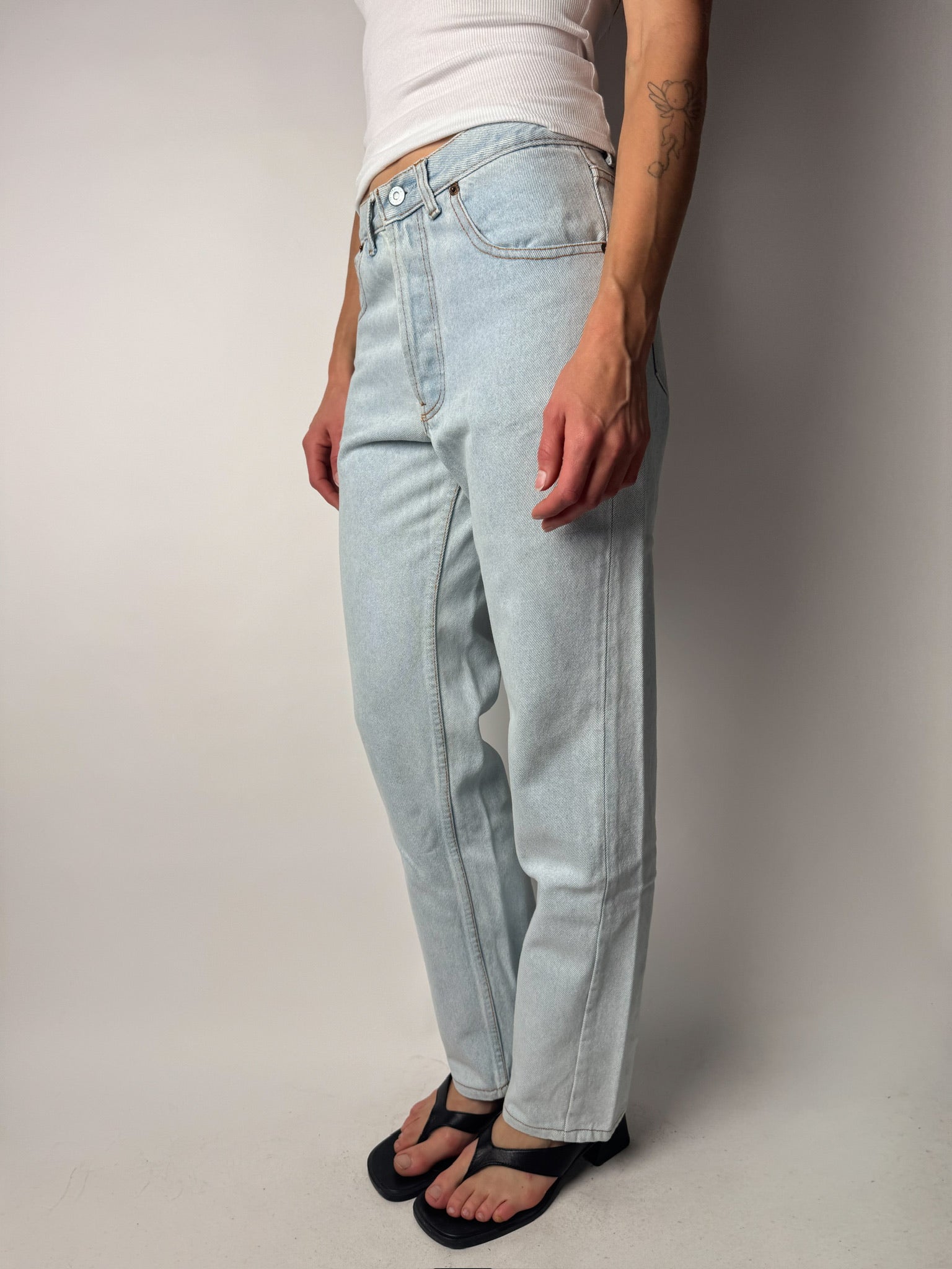 ג׳ינס Levi’s בהיר בגזרה גבוהה (36)
