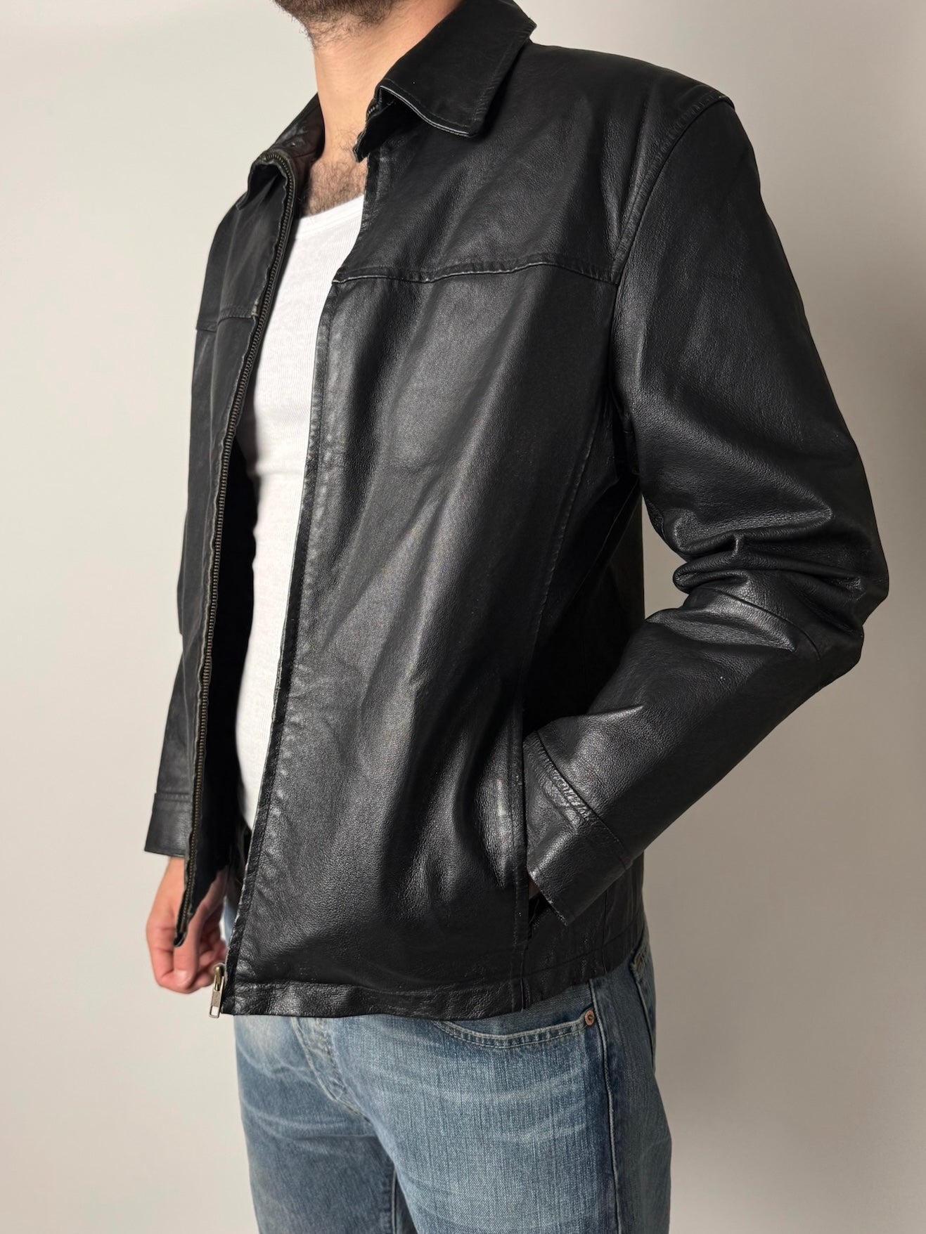 מעיל עור שחור (M)