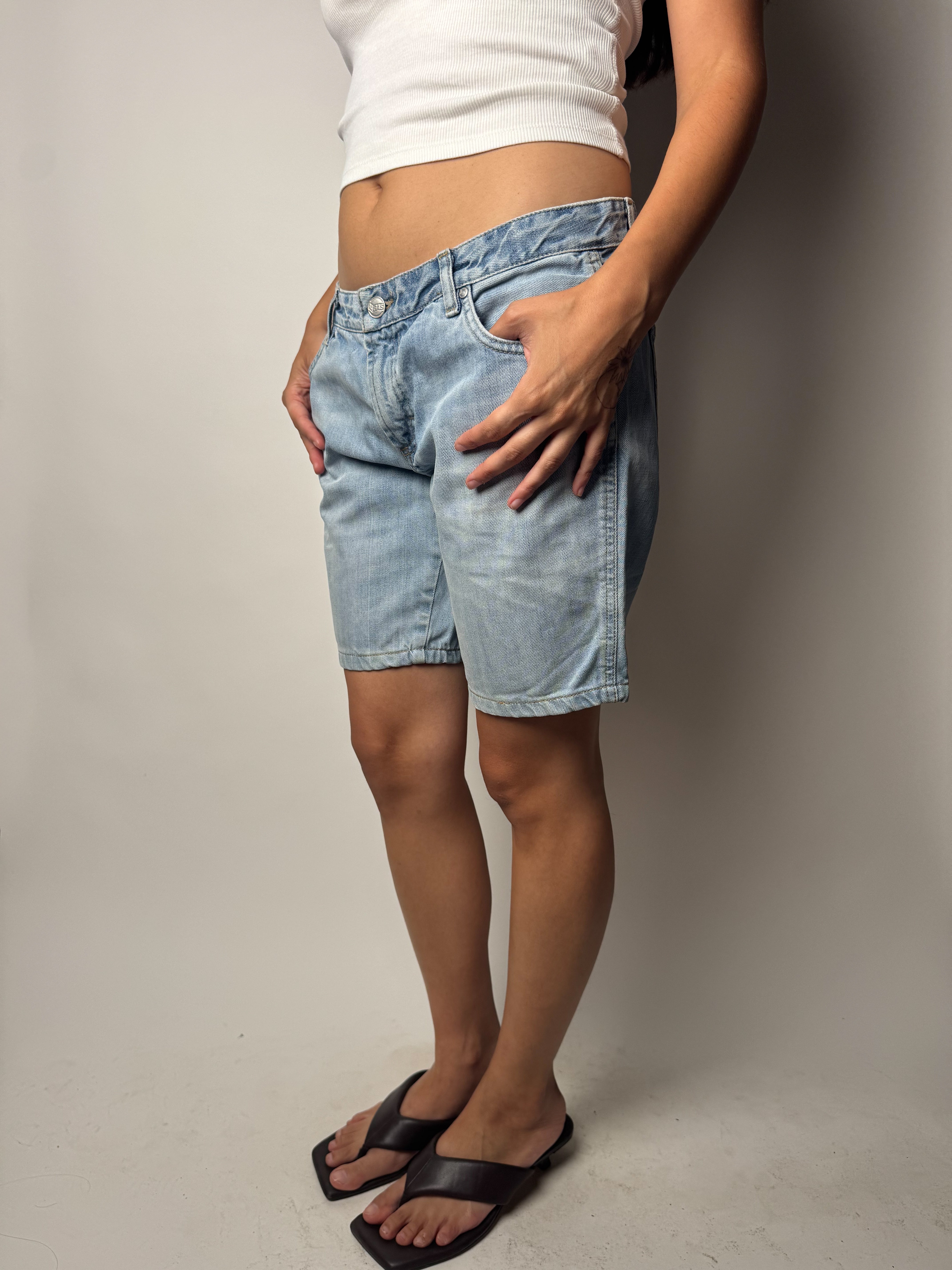 ג׳ינס קצר גזרה נמוכה (38)