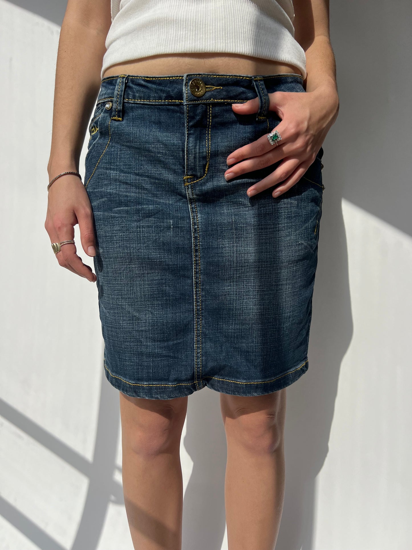חצאית ג׳ינס משופשפת (36-38)