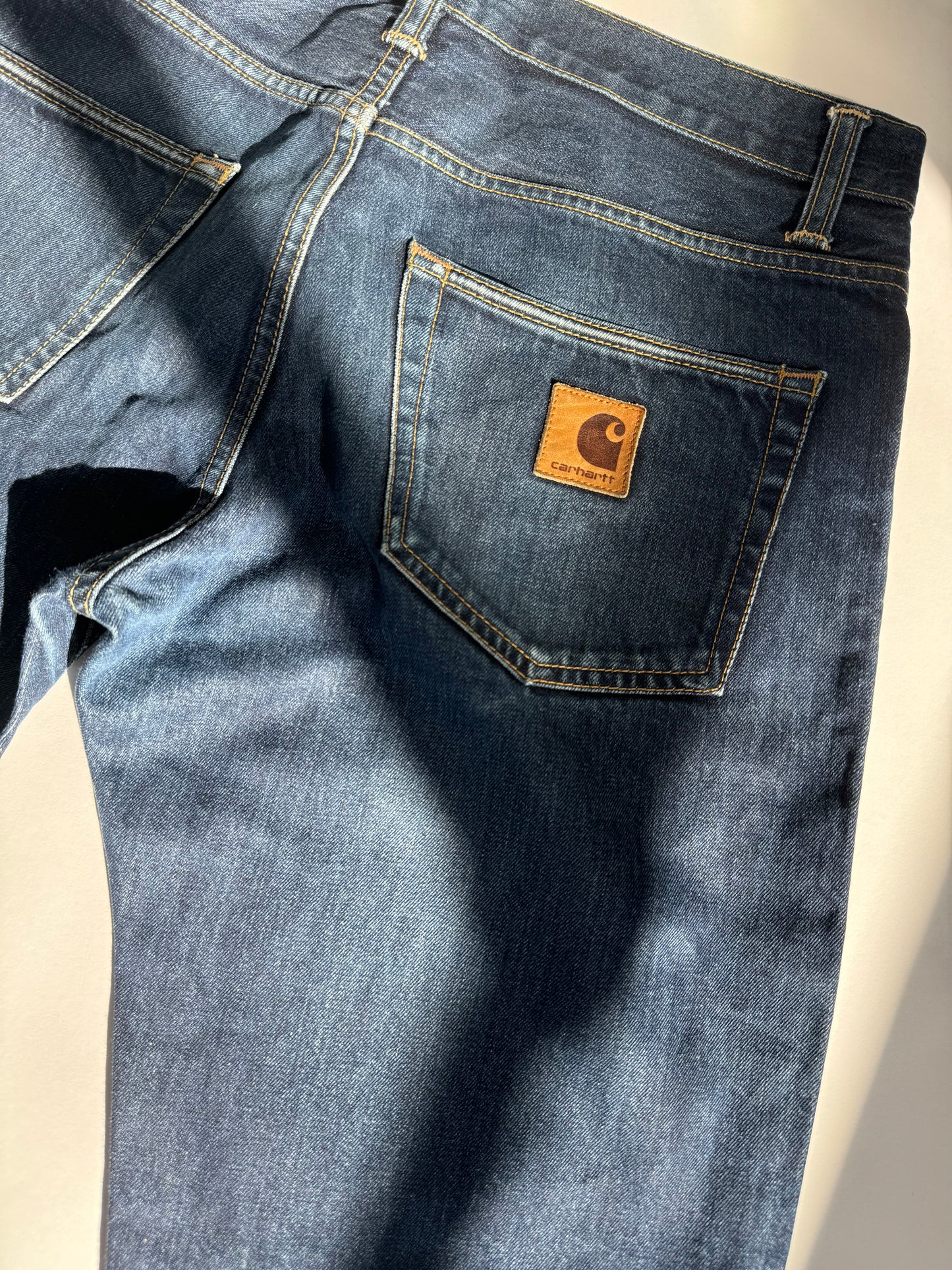 ג׳ינס כהה בגזרה קלאסית Carhartt (41)