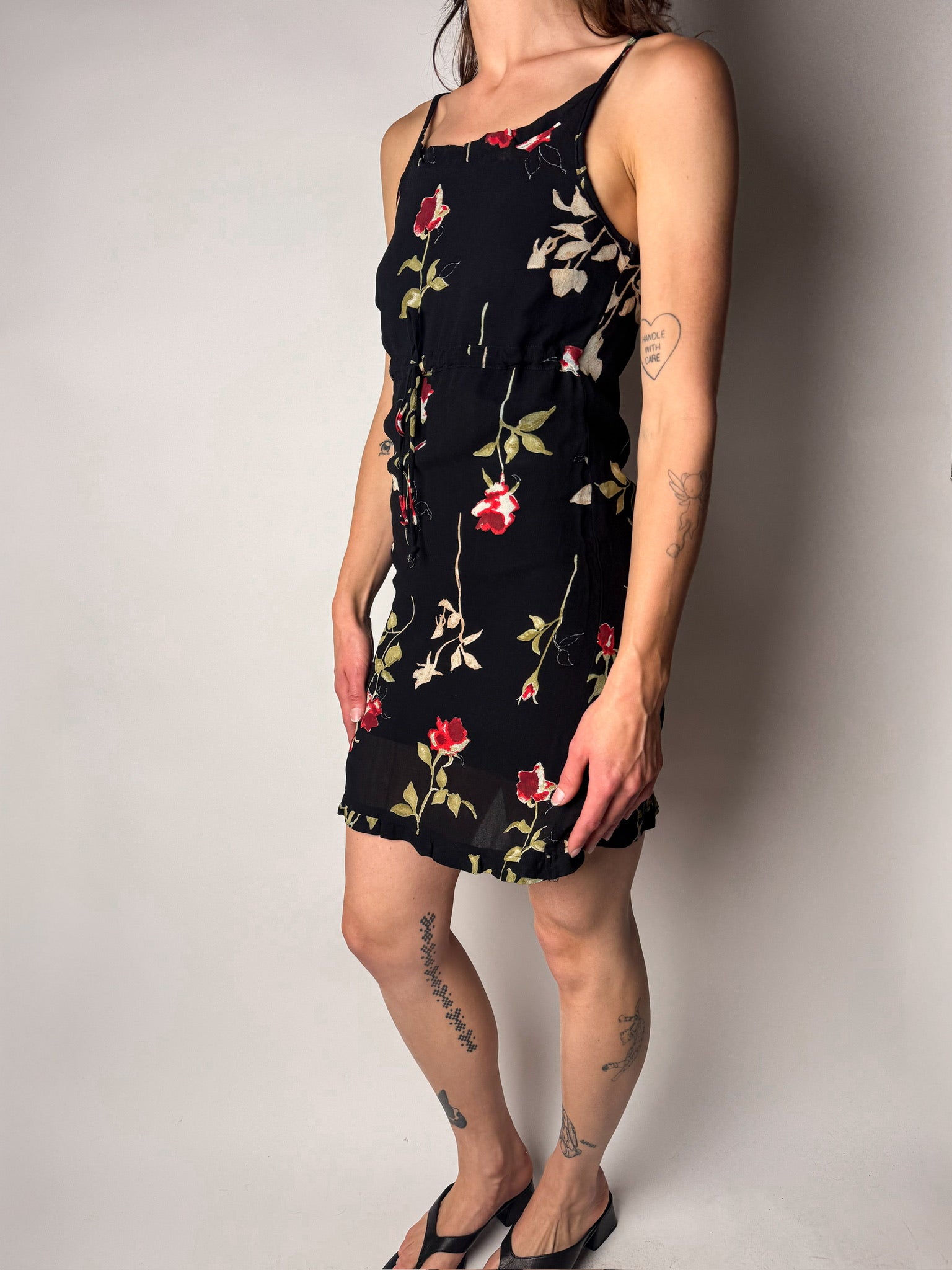 שמלת מיני עם הדפס פרחים (S)
