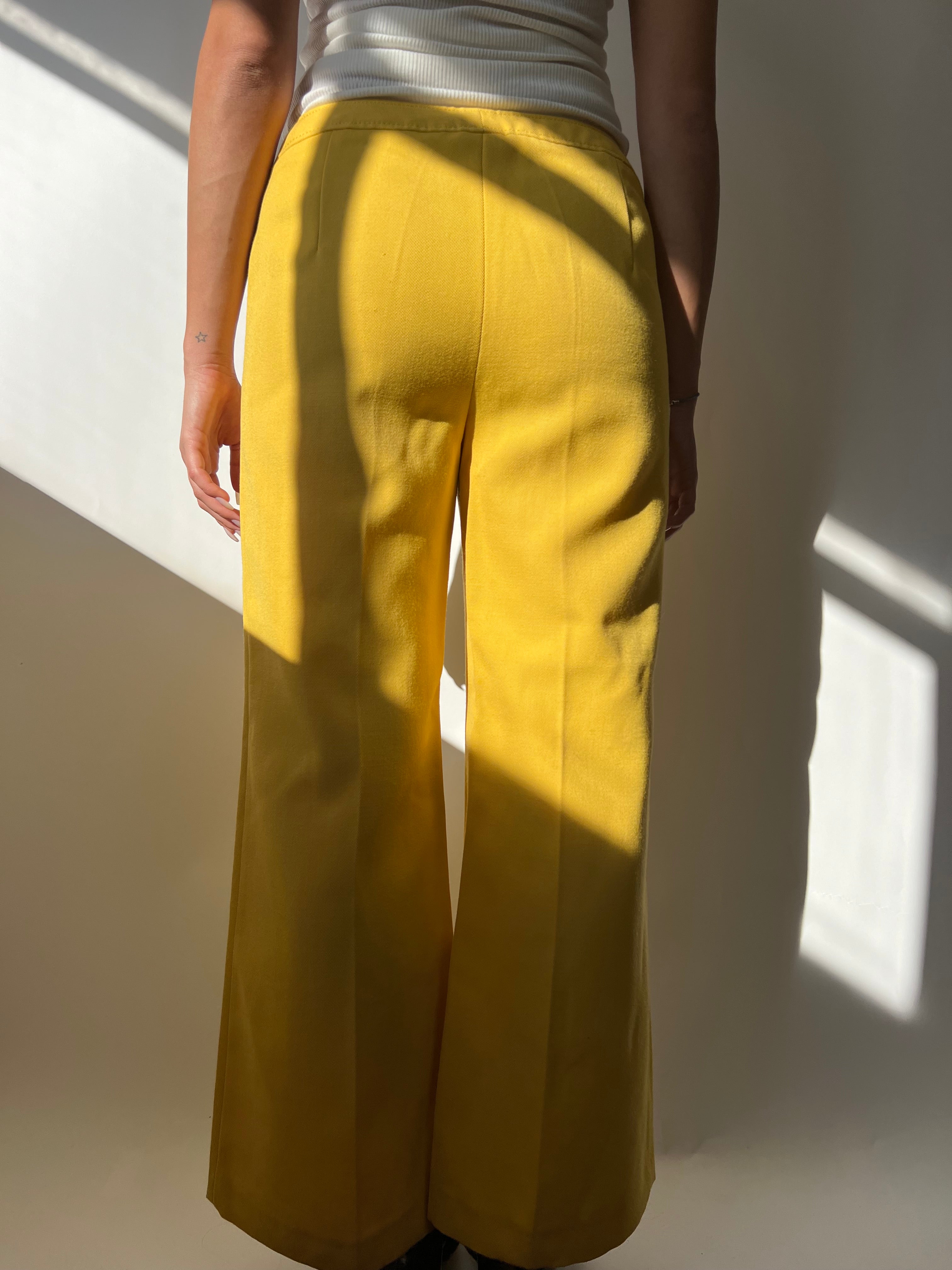 מכנסי צמר צהובים מחויטים בגזרה מתרחבת (38)