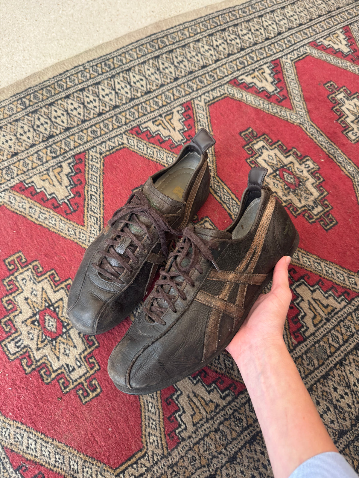 נעלי סניקרס חומות מעור Onitsuka tiger (43.5)
