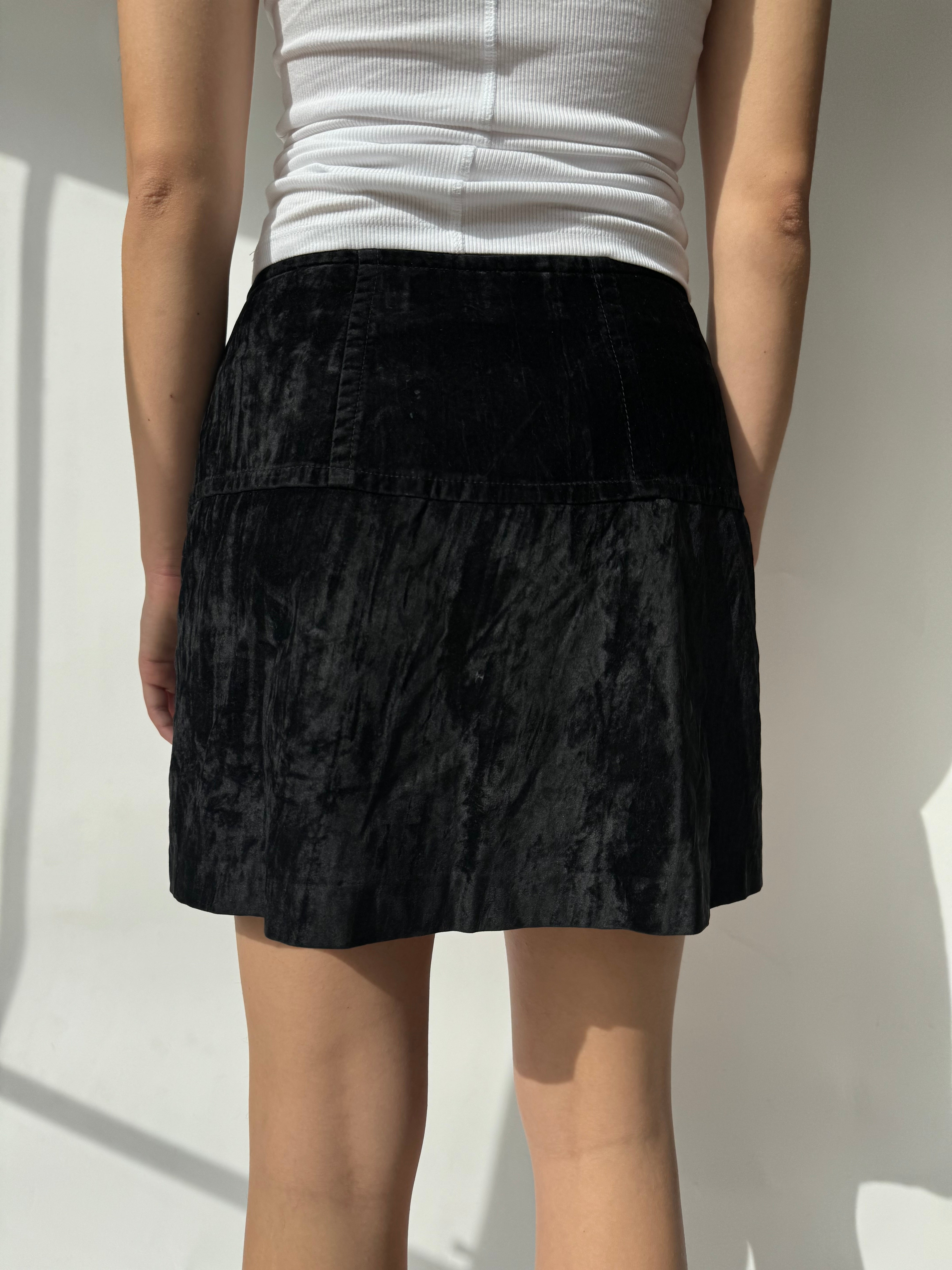 חצאית קטיפה קצרה (36-38)