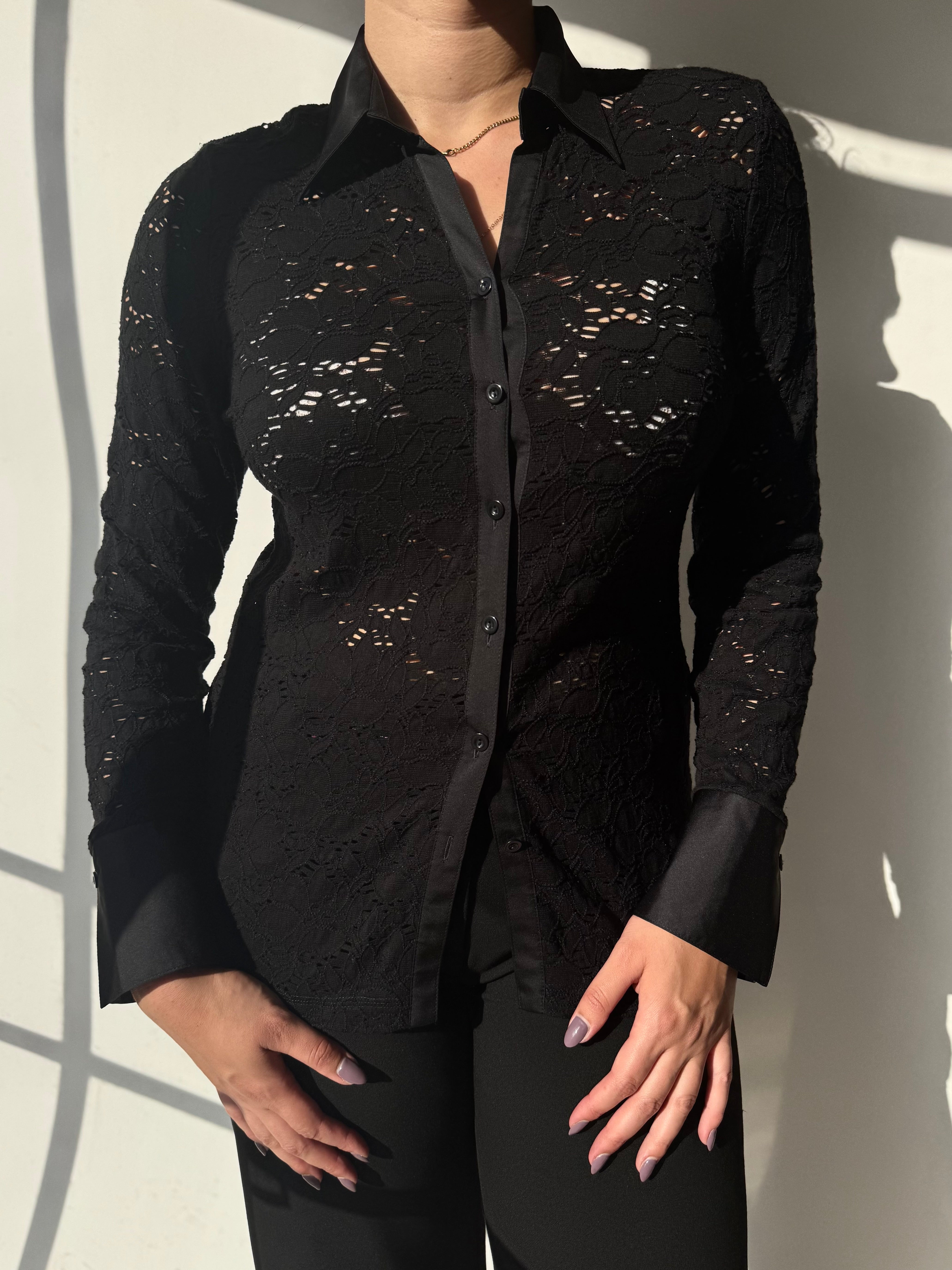 חולצת תחרה מכופתרת (L)