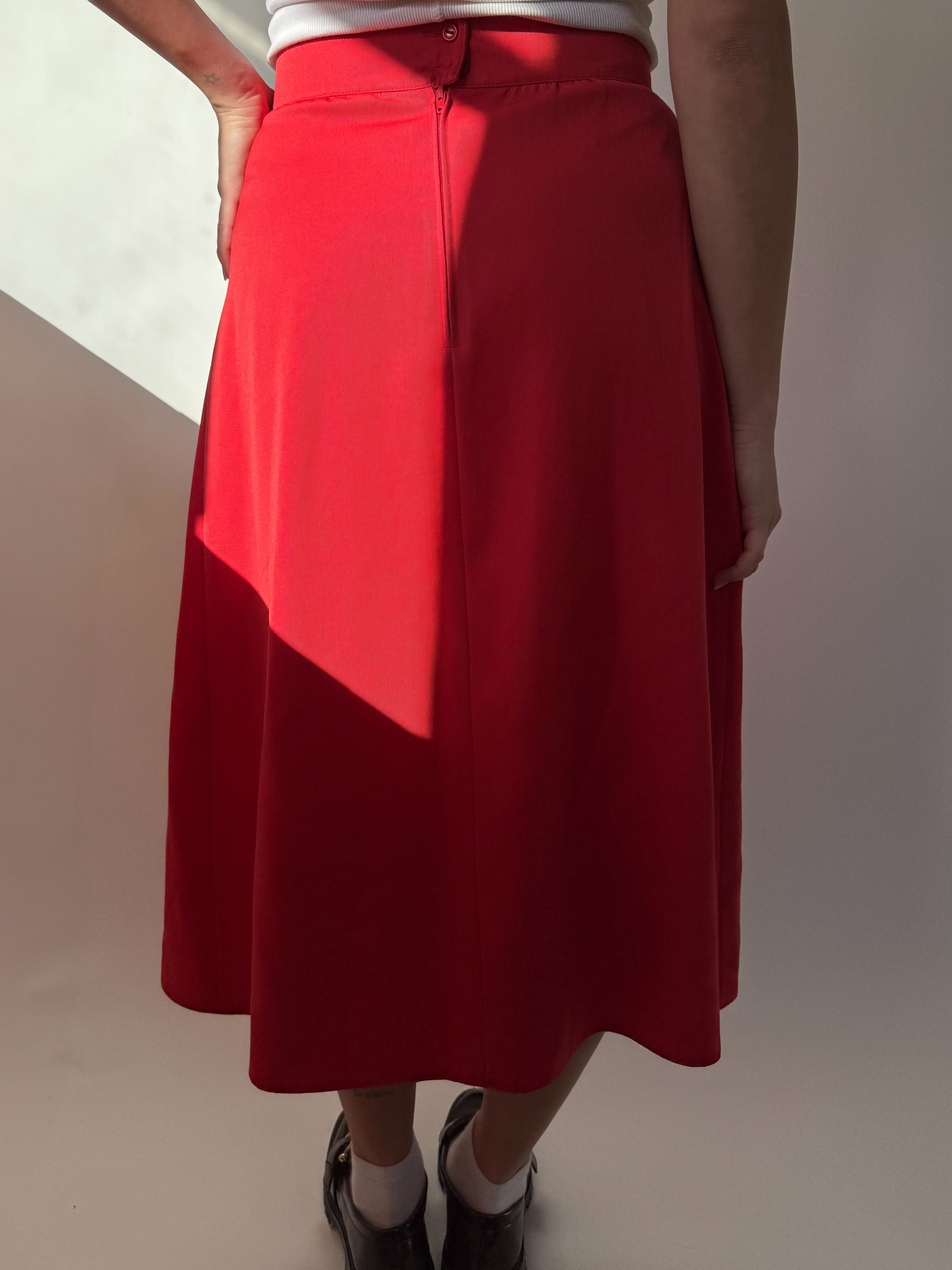 חצאית מידי אדומה בשילוב אבזם (38)