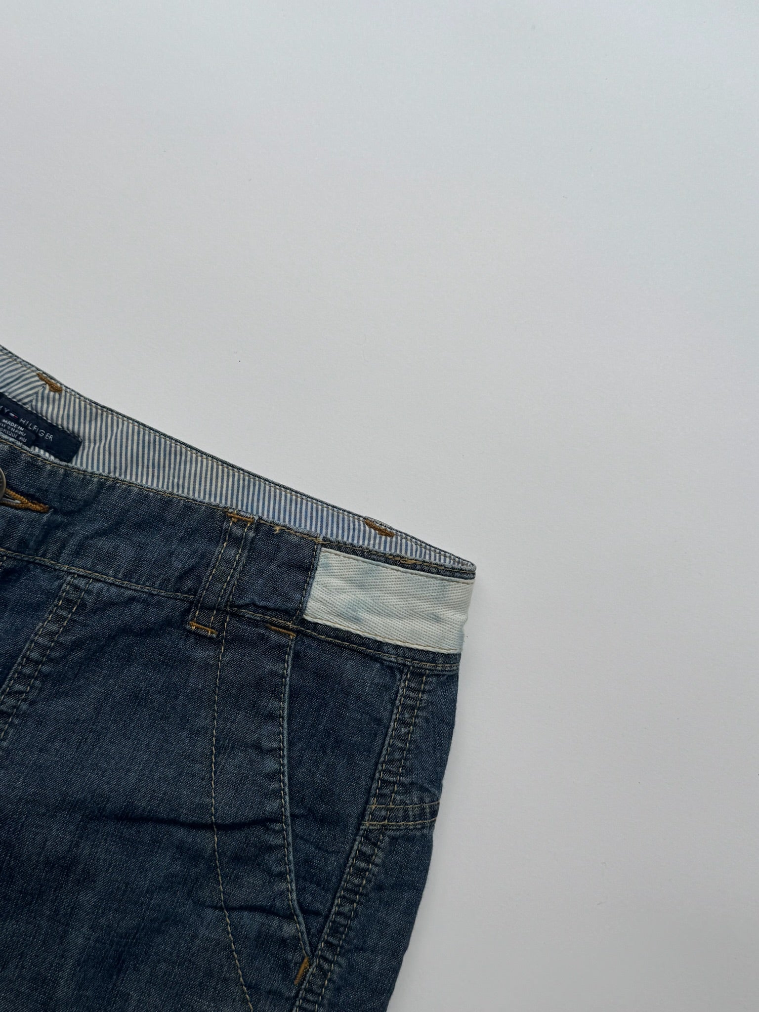 ג׳ינס קצר בגזרה נמוכה Tommy Hilfiger (36)