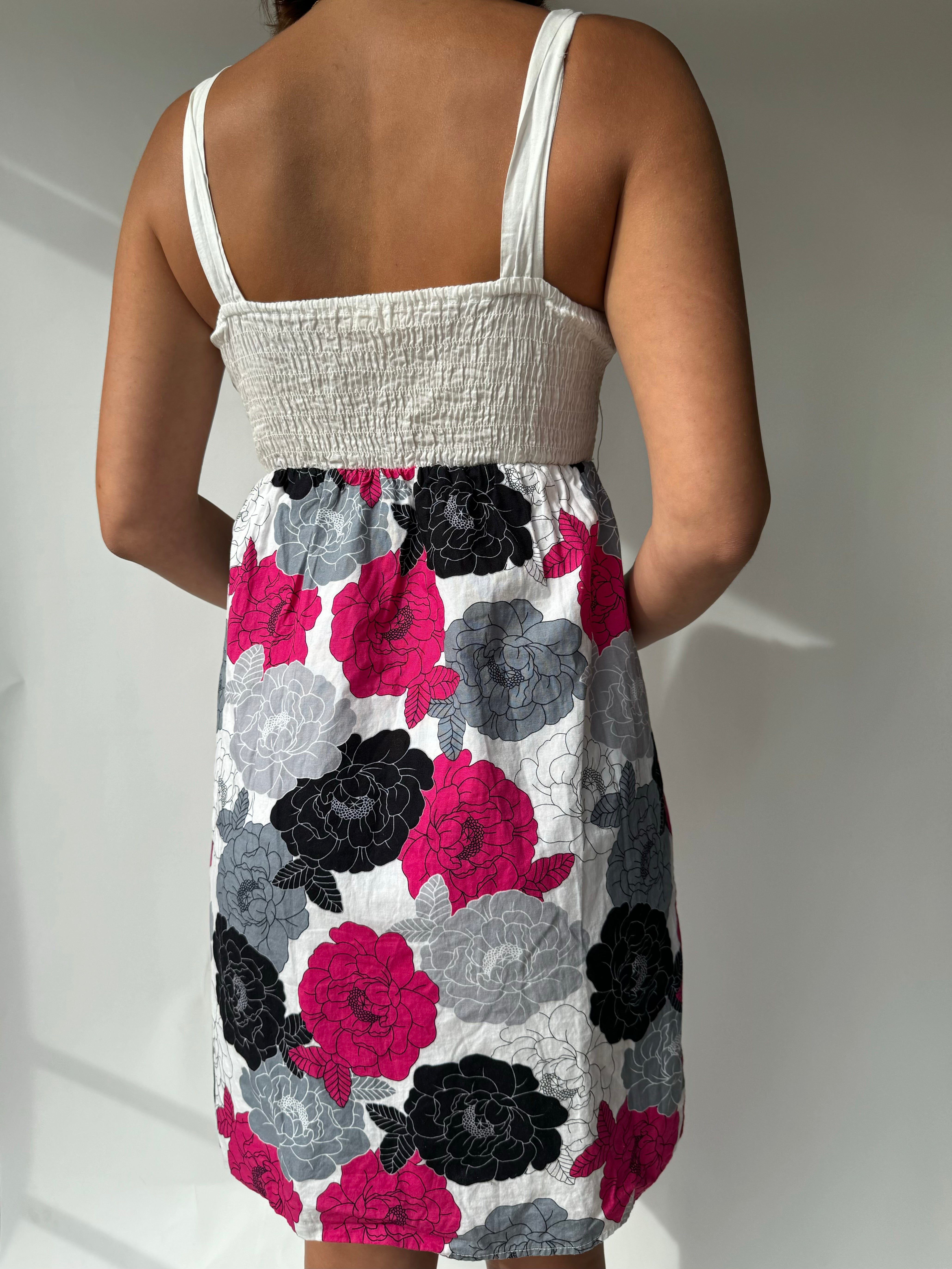 שמלה לבנה פרחונית (S)