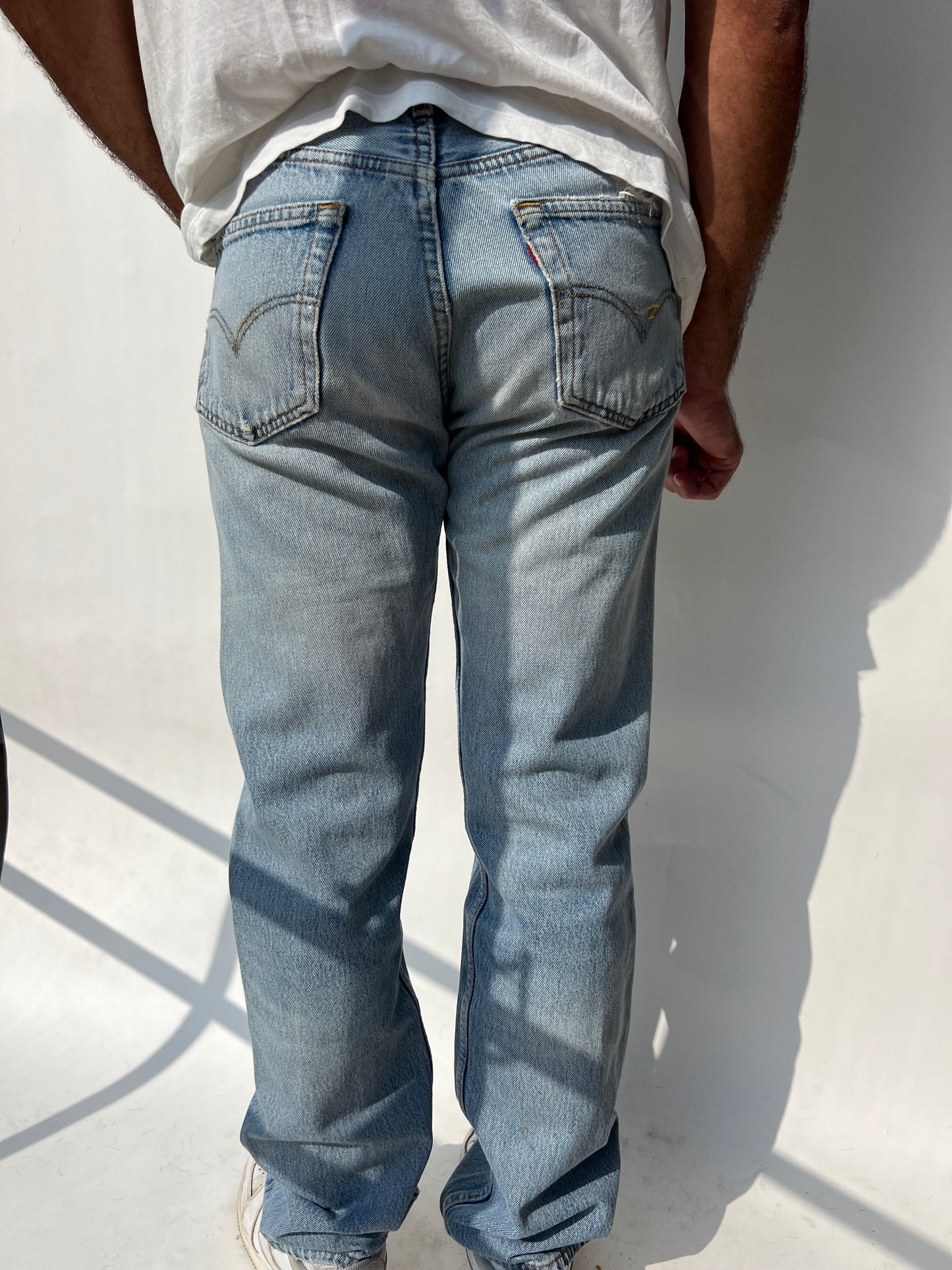 ג׳ינס קרעים בהיר Levi's 501 (42)