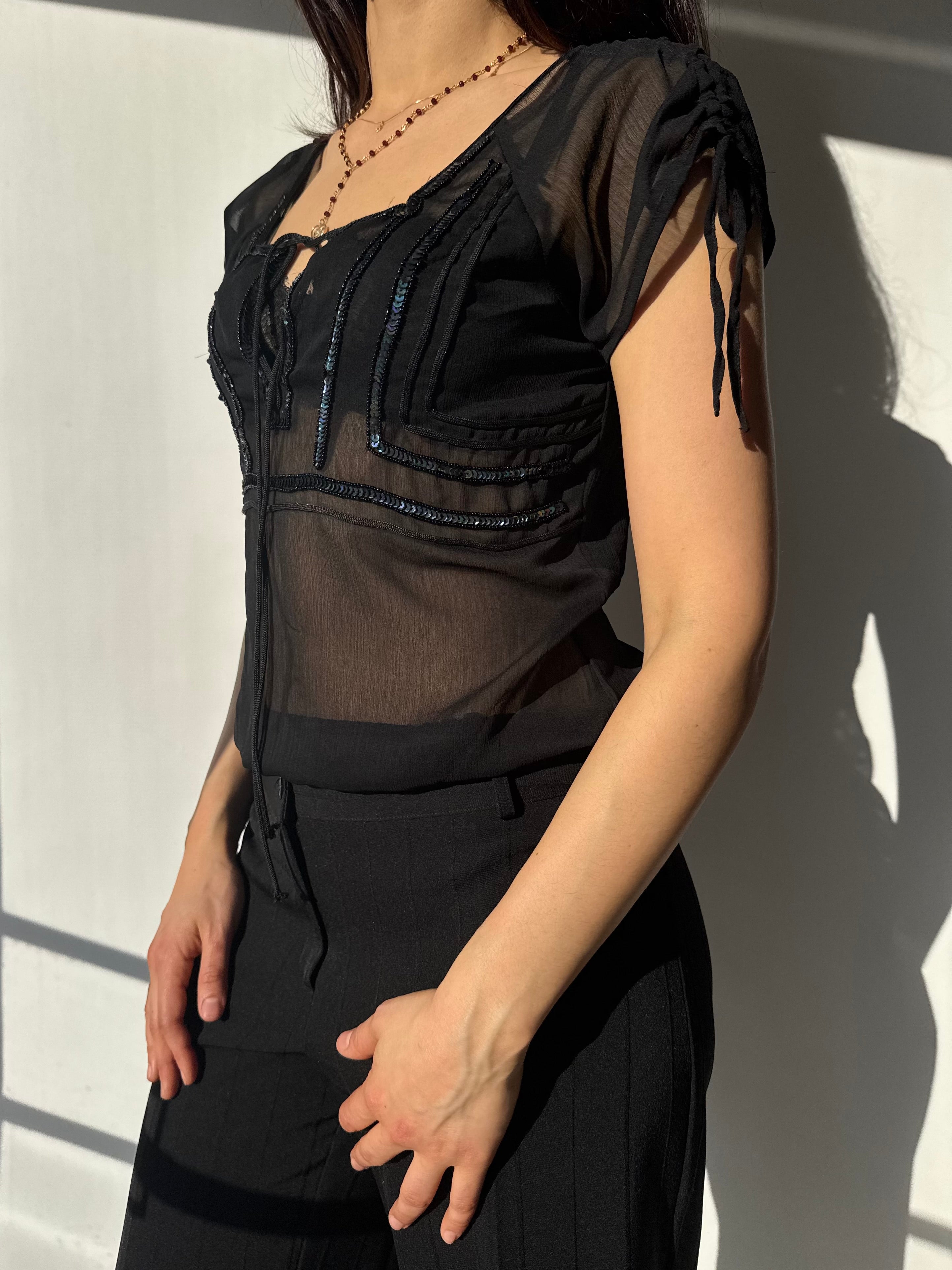 חולצת שיפון בשילוב פייטים (S)