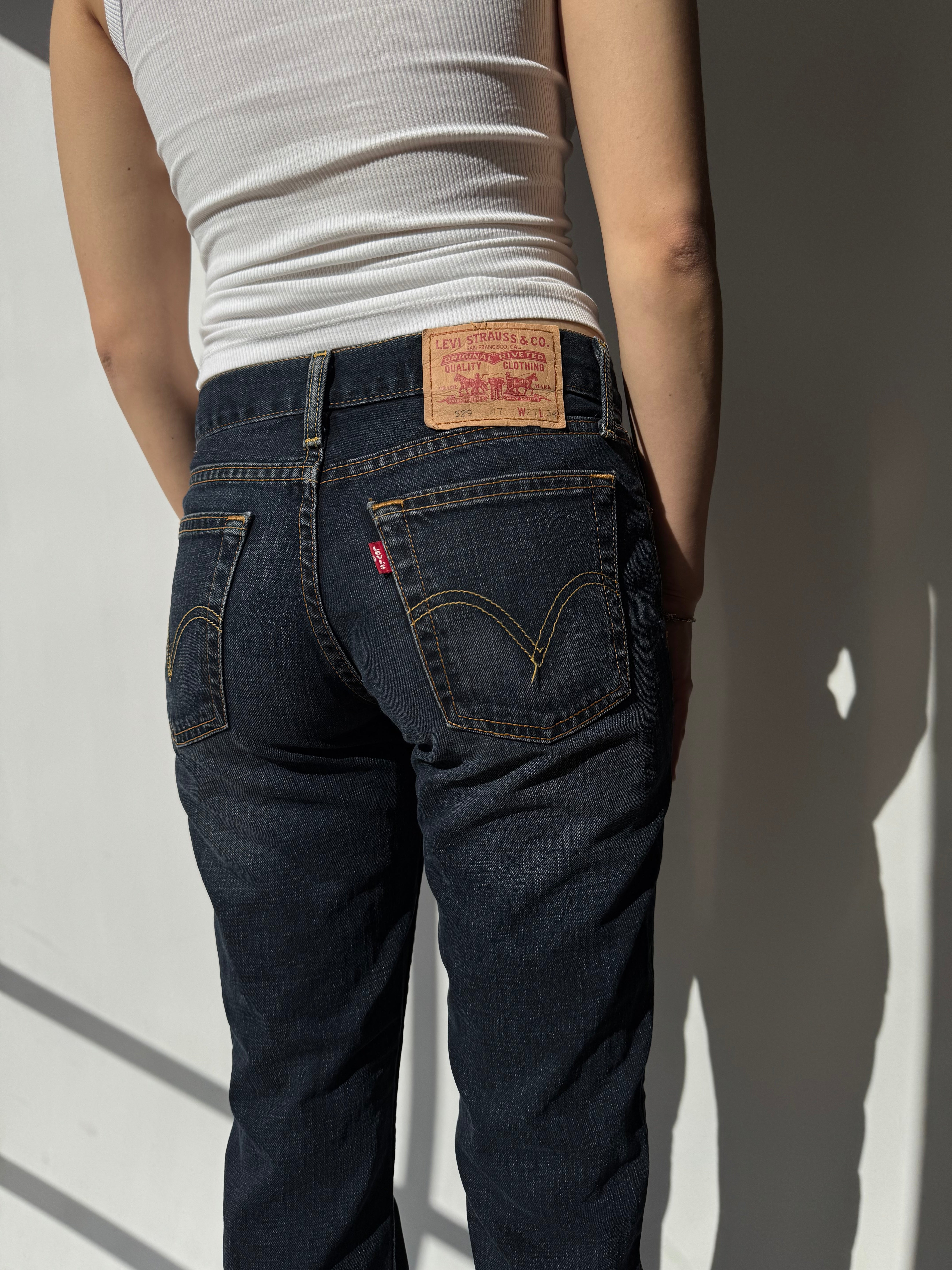 ג׳ינס כהה בגזרת בוטקאט Levi's (36)