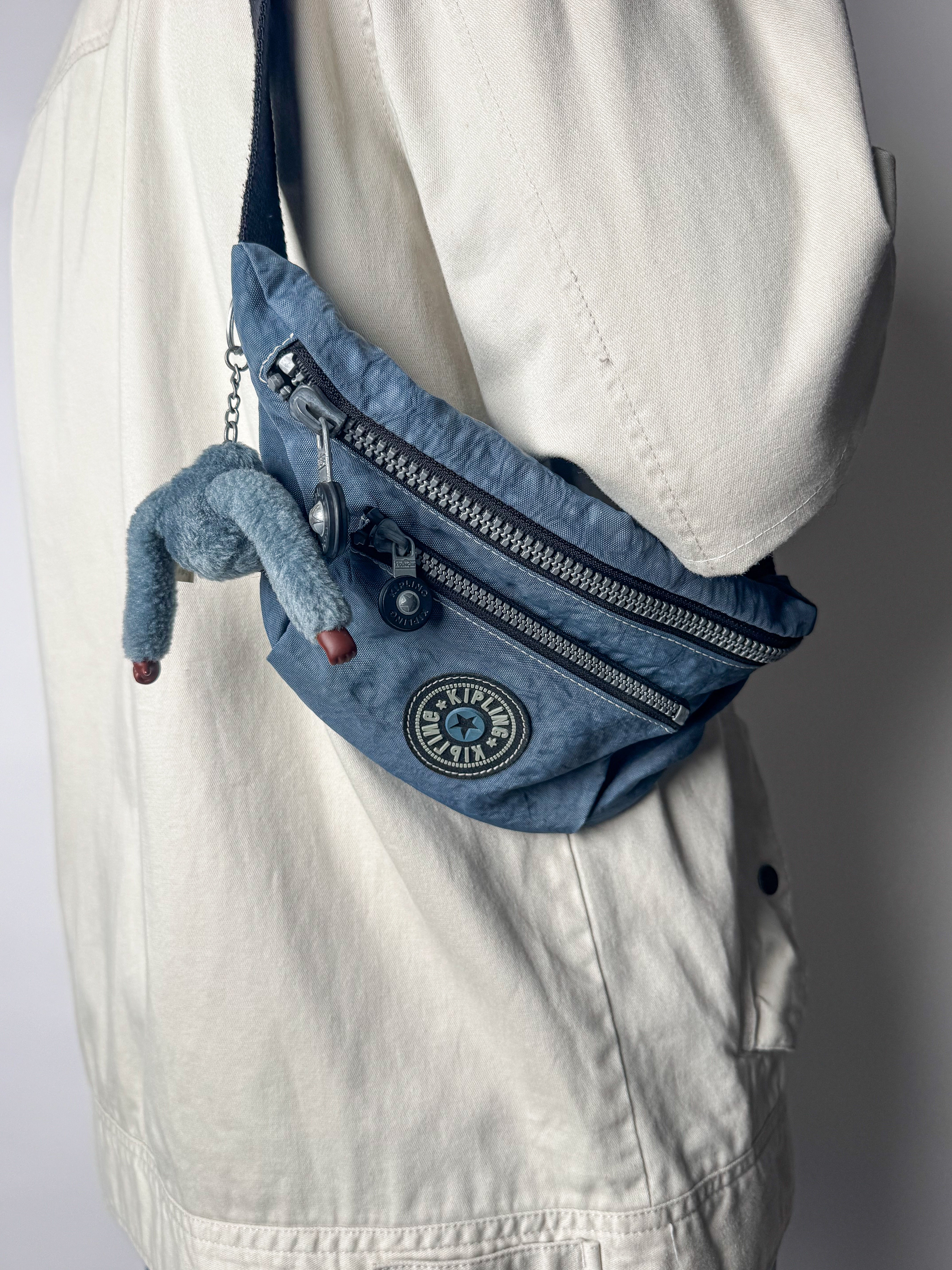 פאוץ׳ כחול Kippling