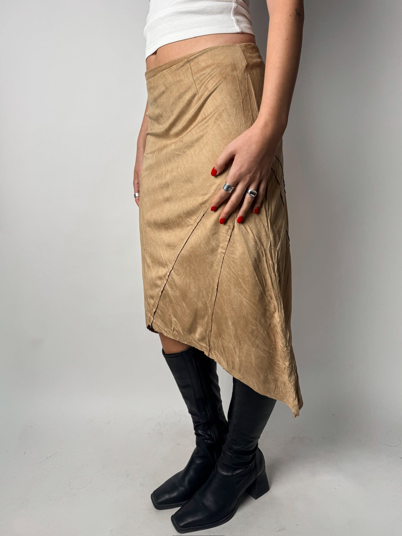 חצאית מידי א-סימטרית בצבע חום בהיר (36)