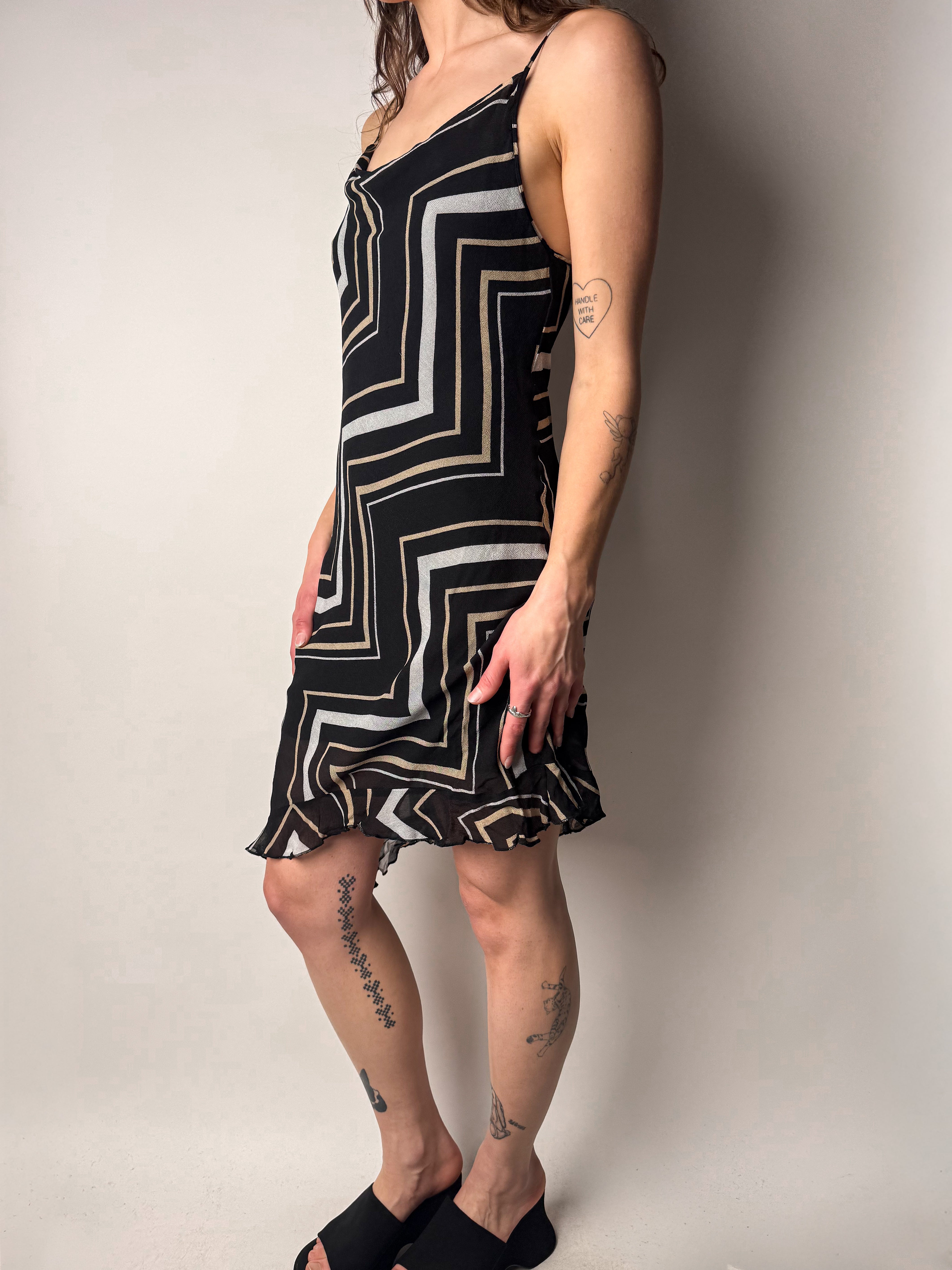 שמלת מש א-סימטרית בהדפס גיאומטרי (M)