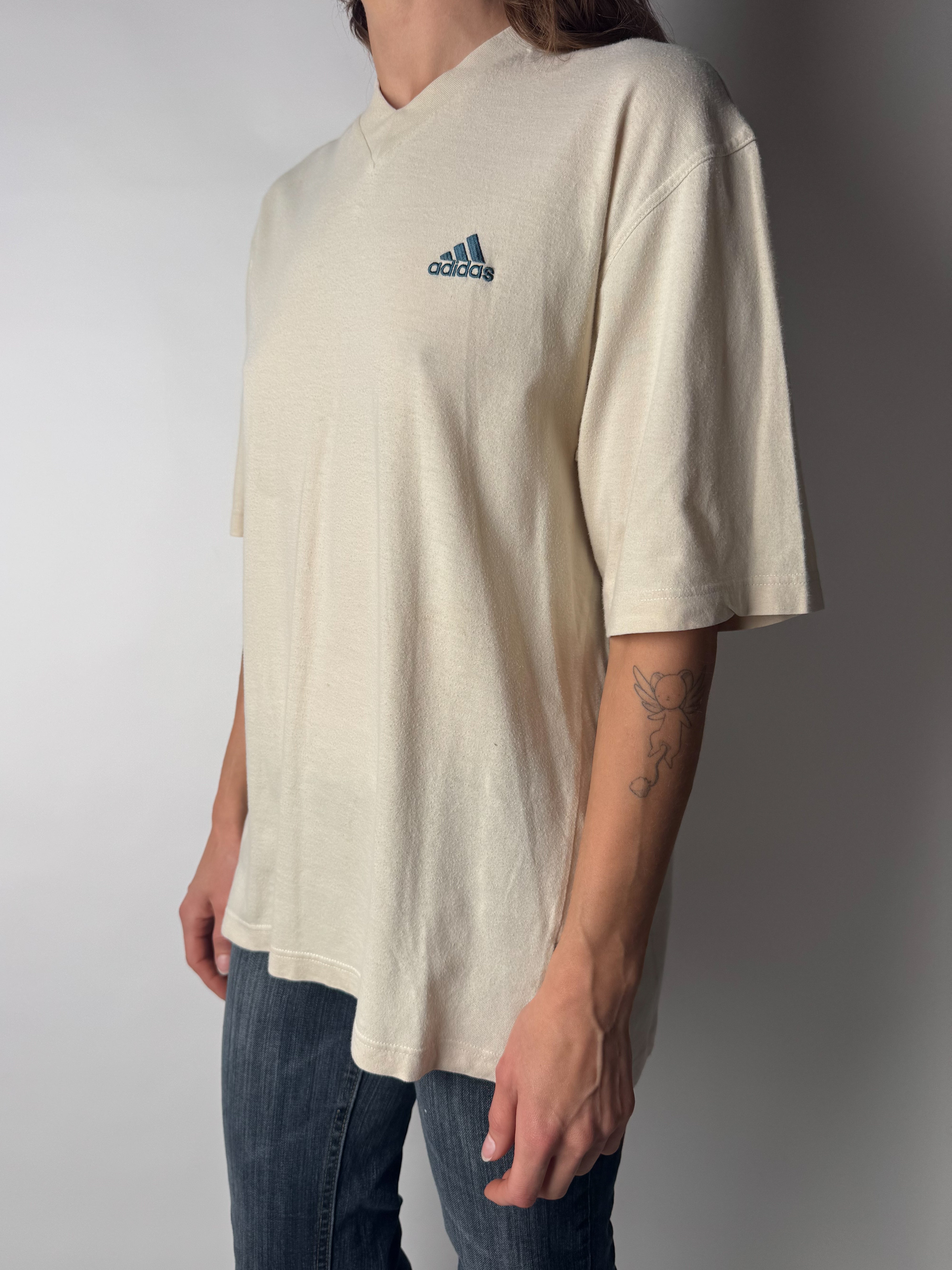 טי שרט בז׳ Adidas (M)