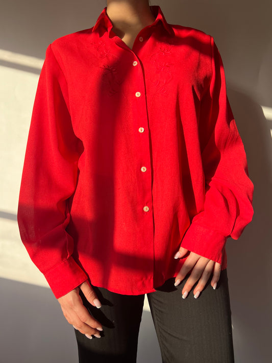 חולצה מכופתרת אדומה עם עיטורי רקמה (L)