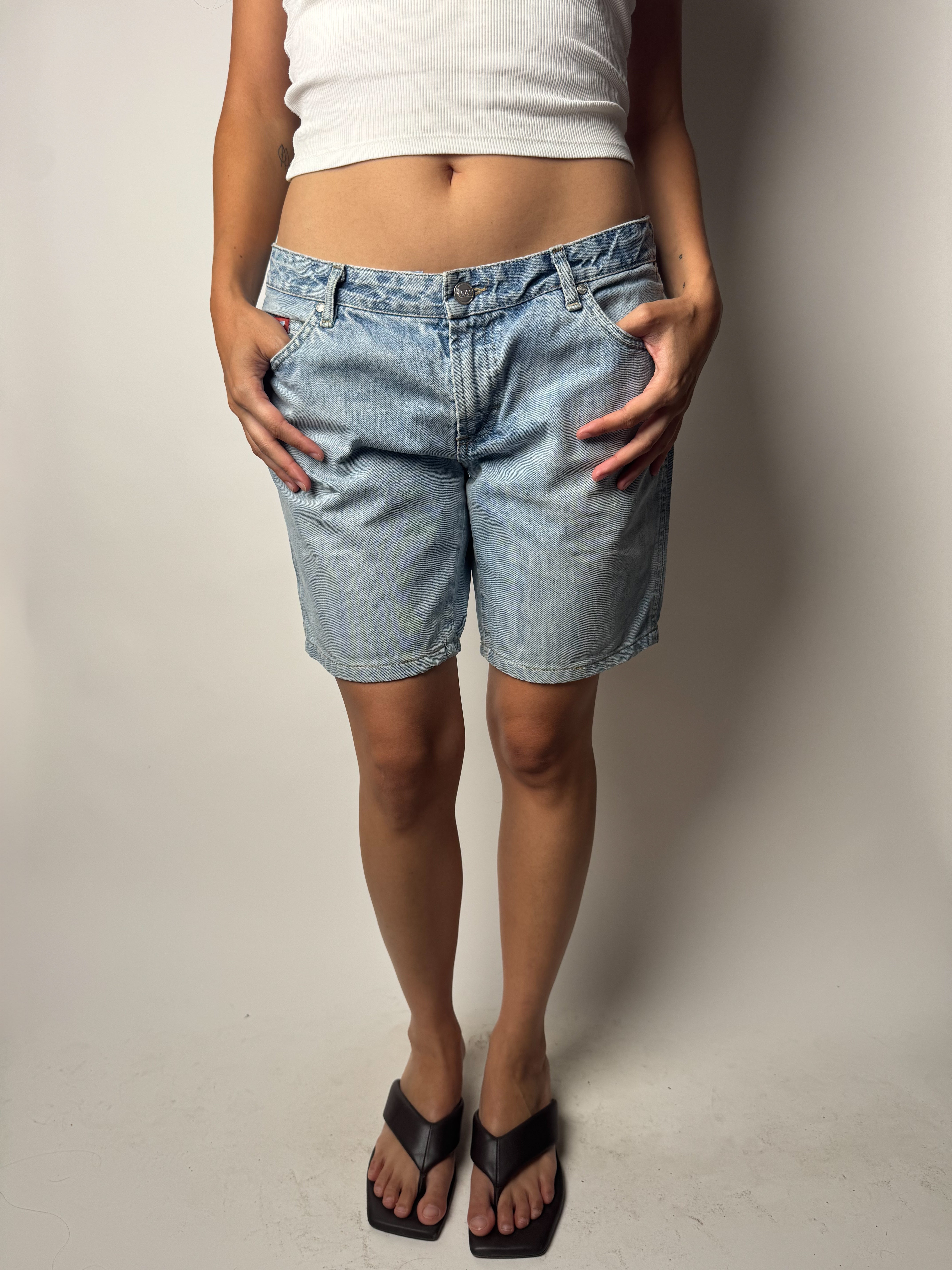 ג׳ינס קצר גזרה נמוכה (38)