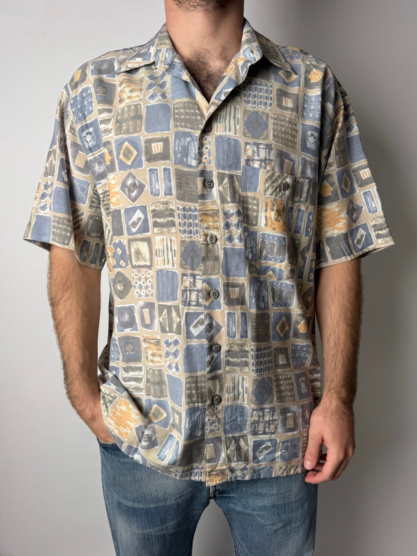 חולצה מכופתרת בהדפס (L)