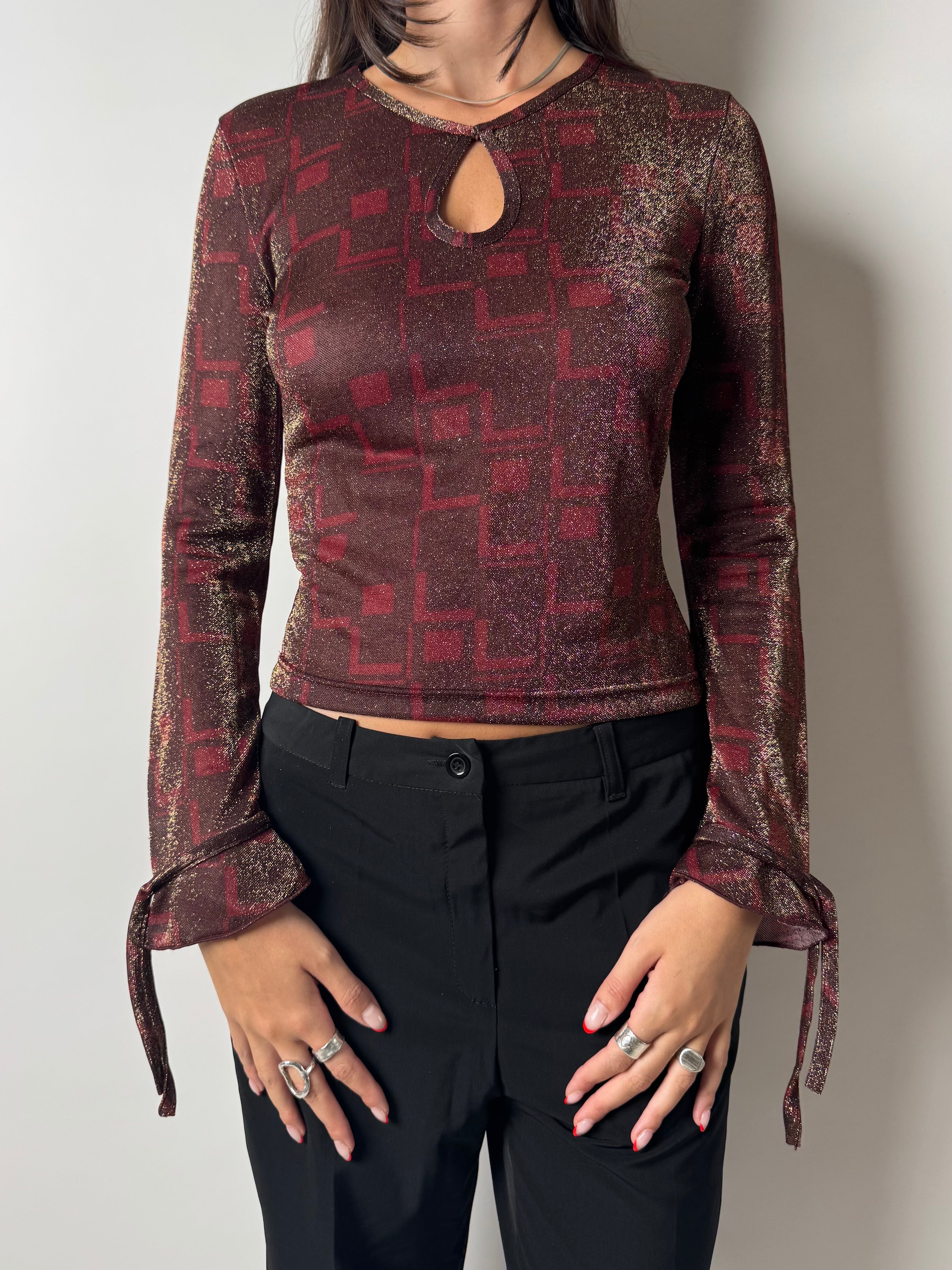 חולצה מנצנצת בהדפס גיאומטרי (S)