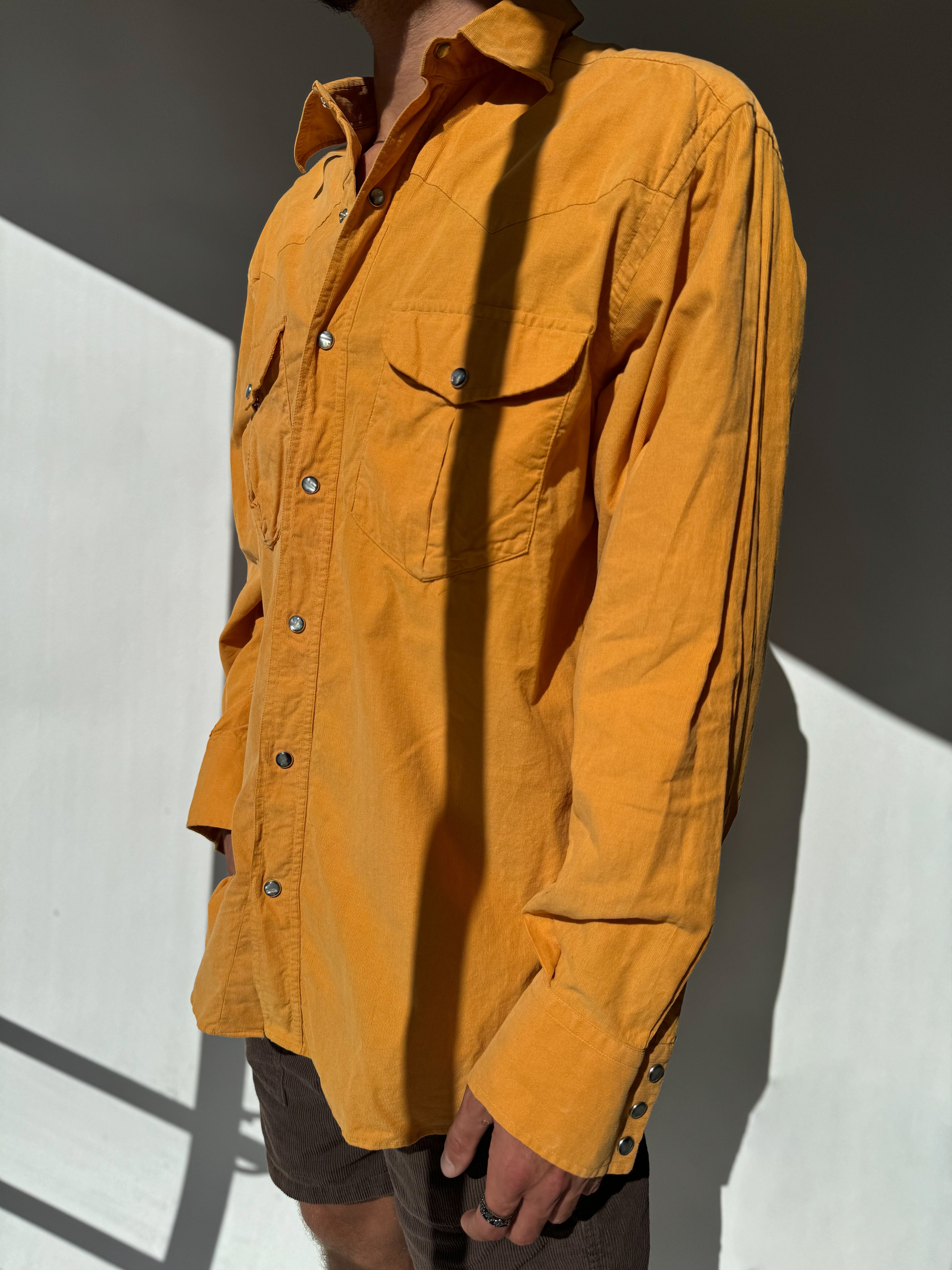 חולצת קורדרוי מכופתרת בגוון חרדל (L)