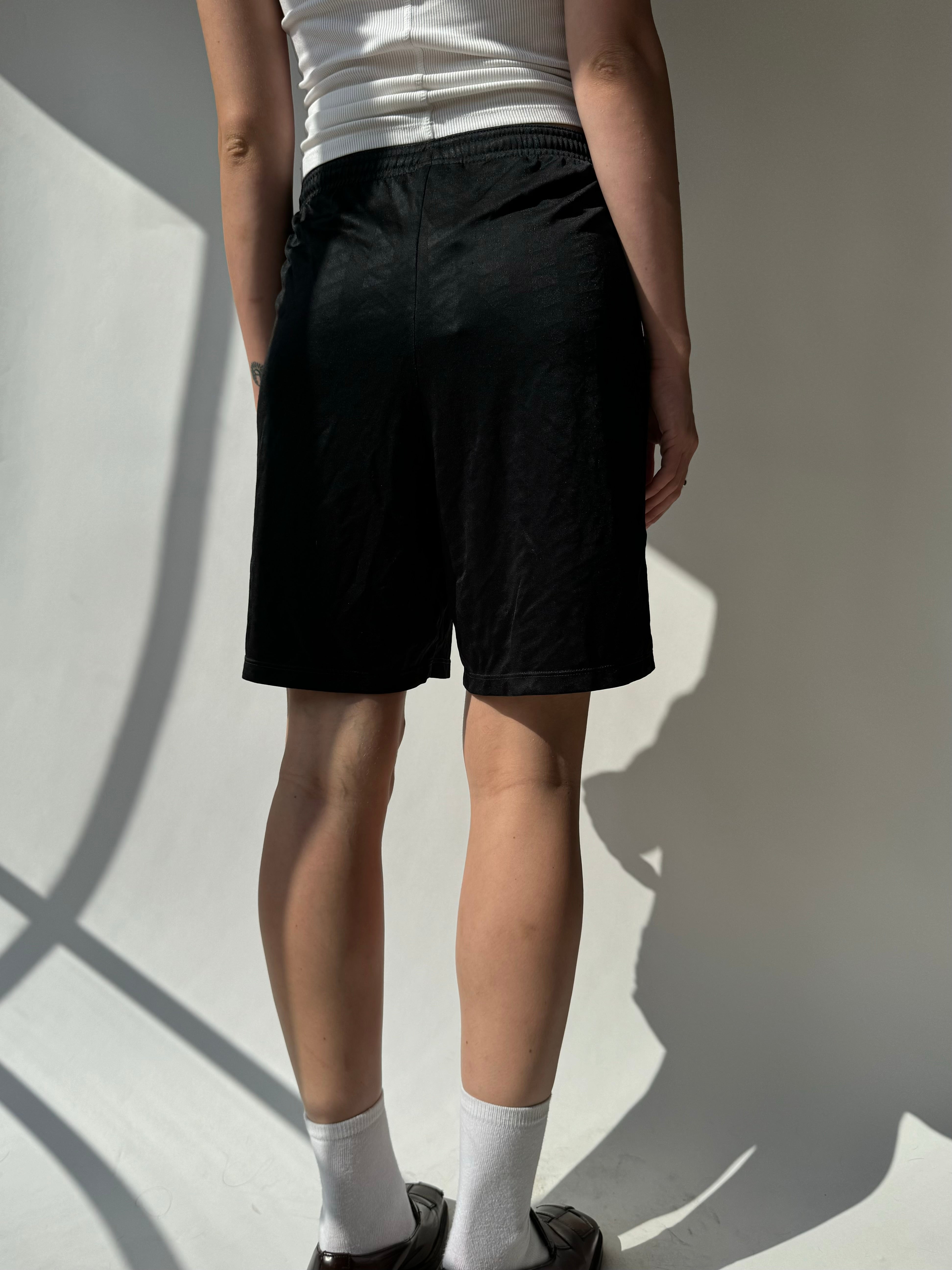 מכנסי ספורט קצרים Nike (S)