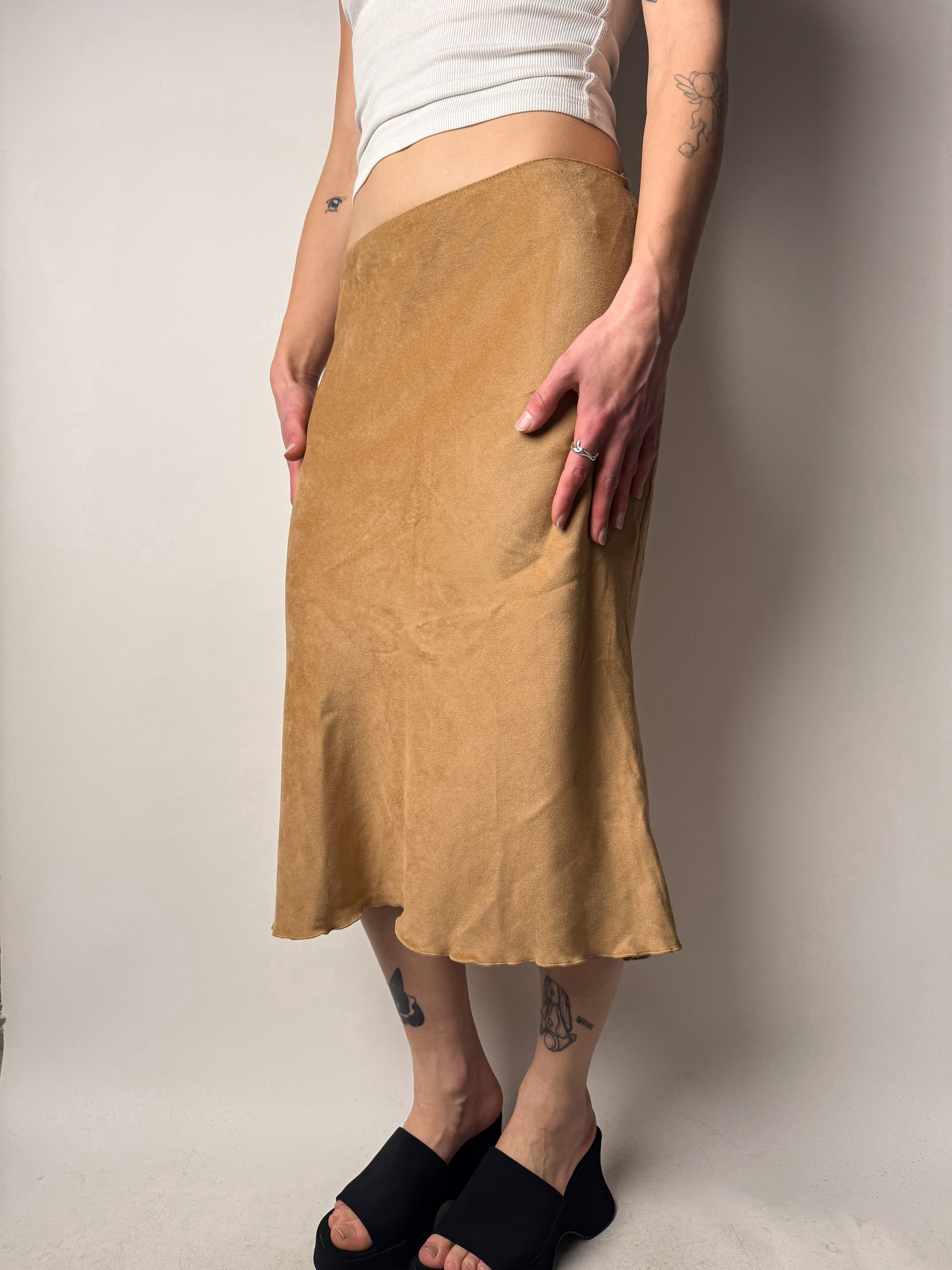 חצאית מידי בגוון קאמל (M)