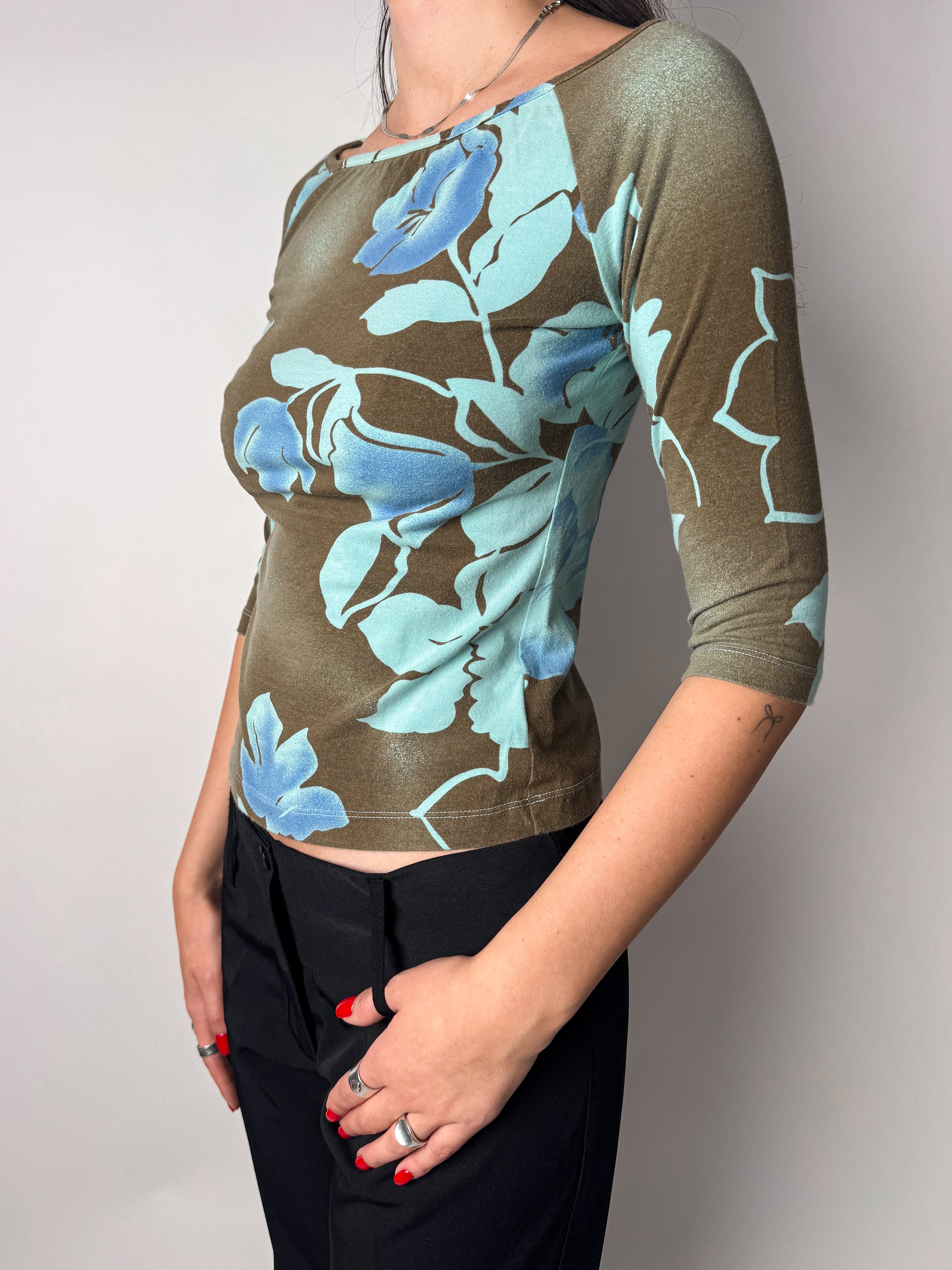 חולצת שרוולי 3/4 פרחונית  (S)