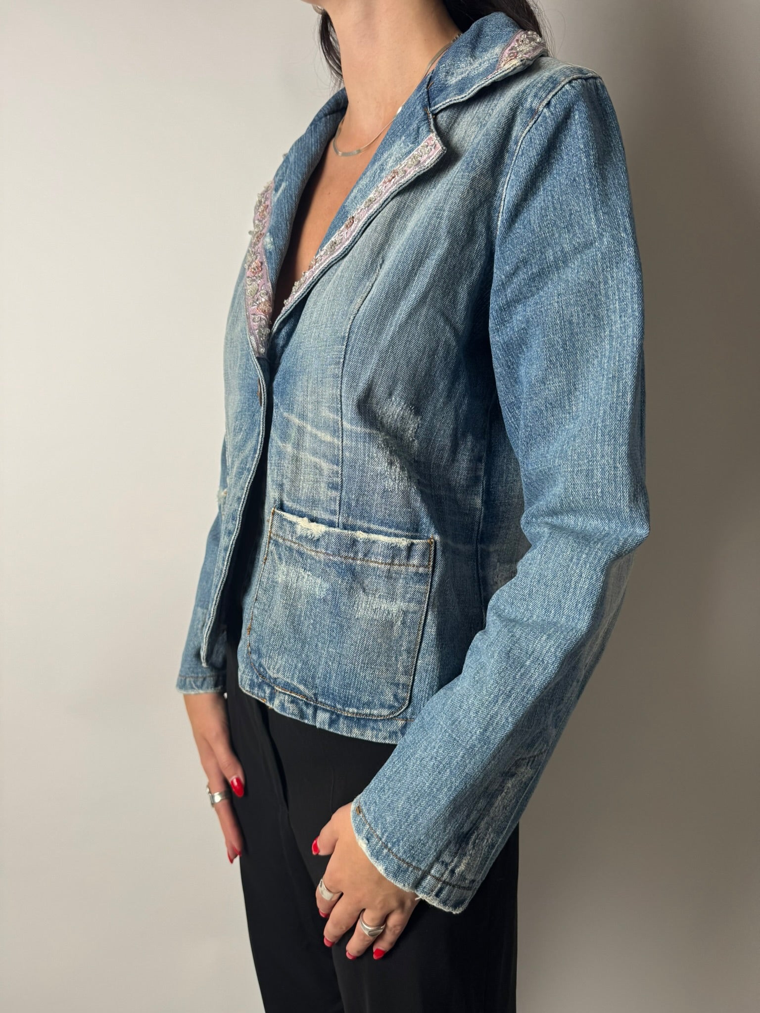 ג׳קט ג׳ינס עם רקמת פרחים (S)