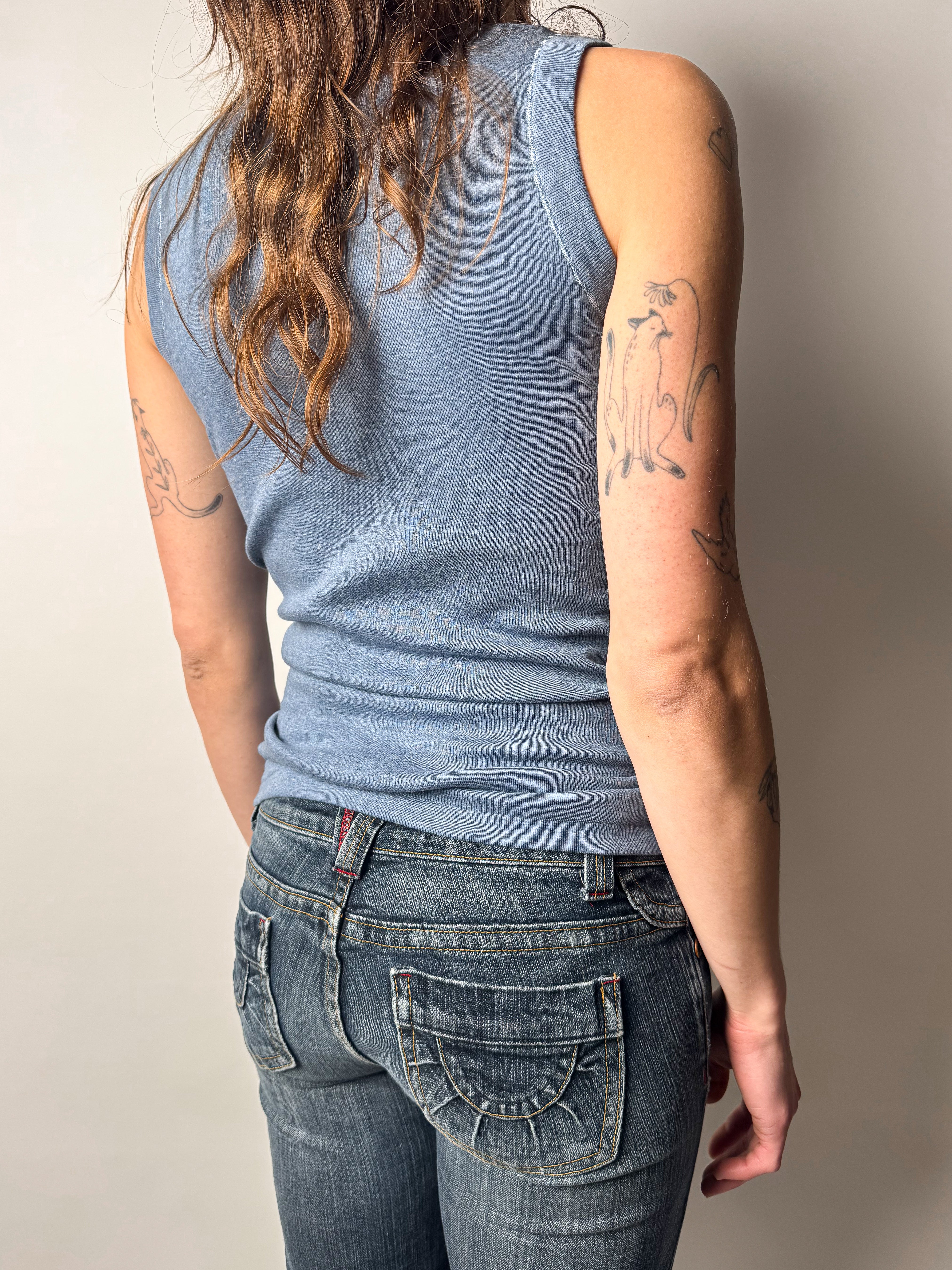 גופיית סריג כחולה (M)