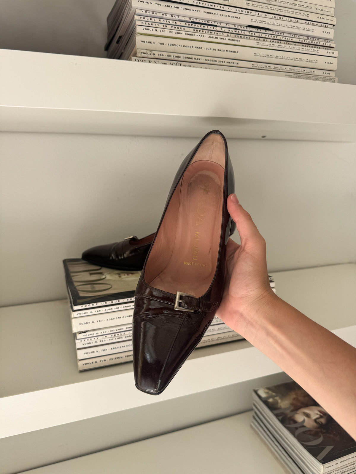 נעלי עקב חומות מעור Prada (37.5)