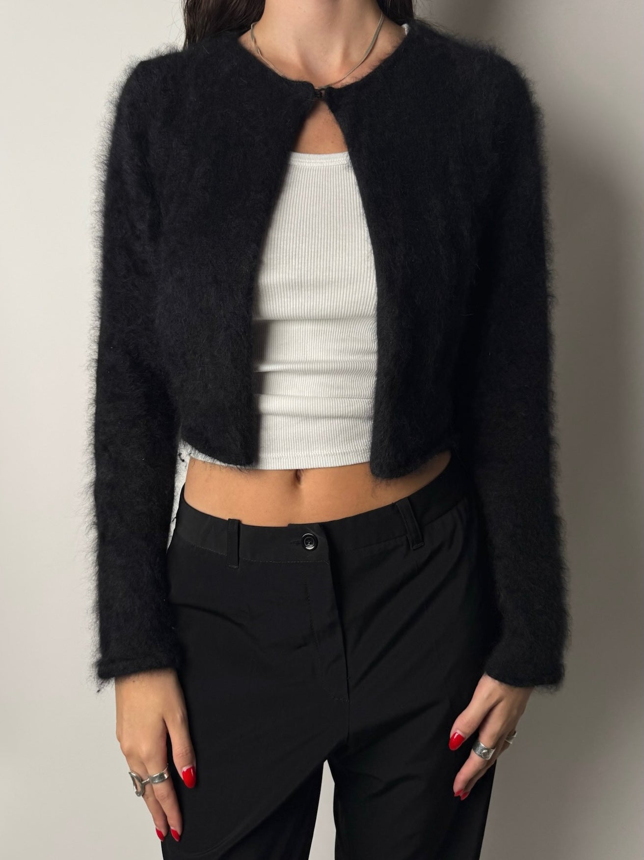 עליונית צמר אנגורה שחורה (M)