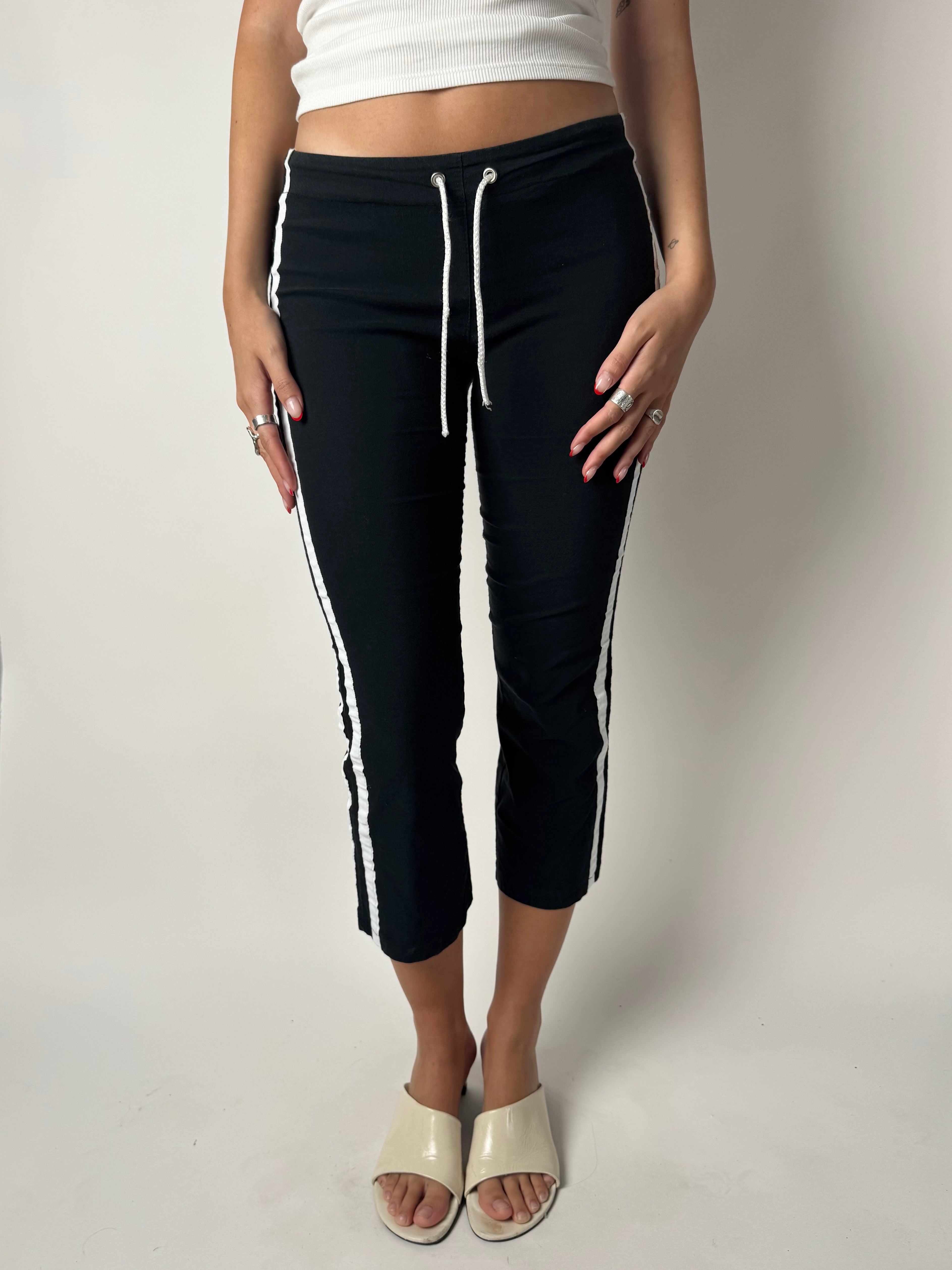 מכנסי 3/4 בשילוב פסי צד (S)