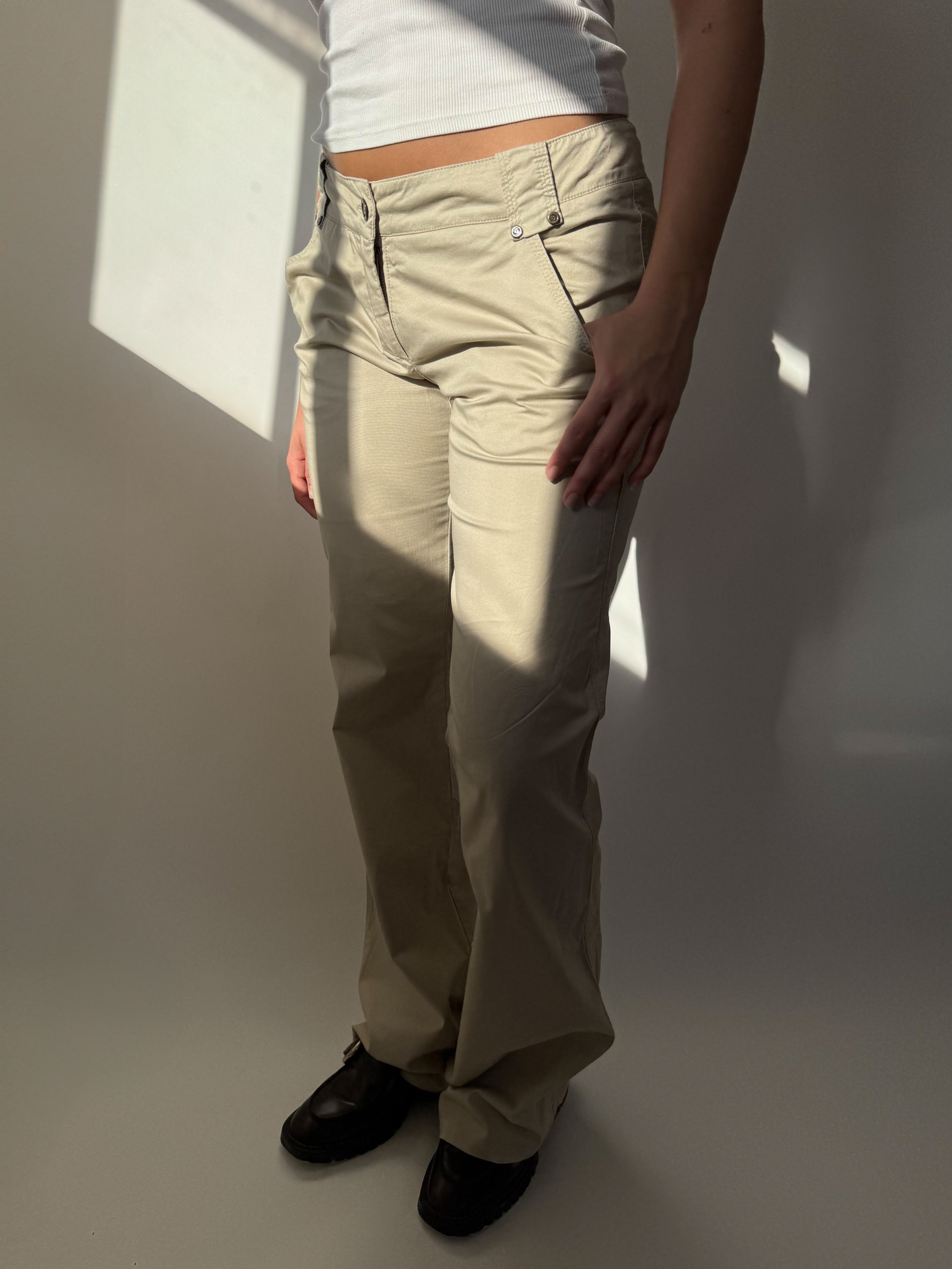 מכנסיים בגזרה מתרחבת (38)