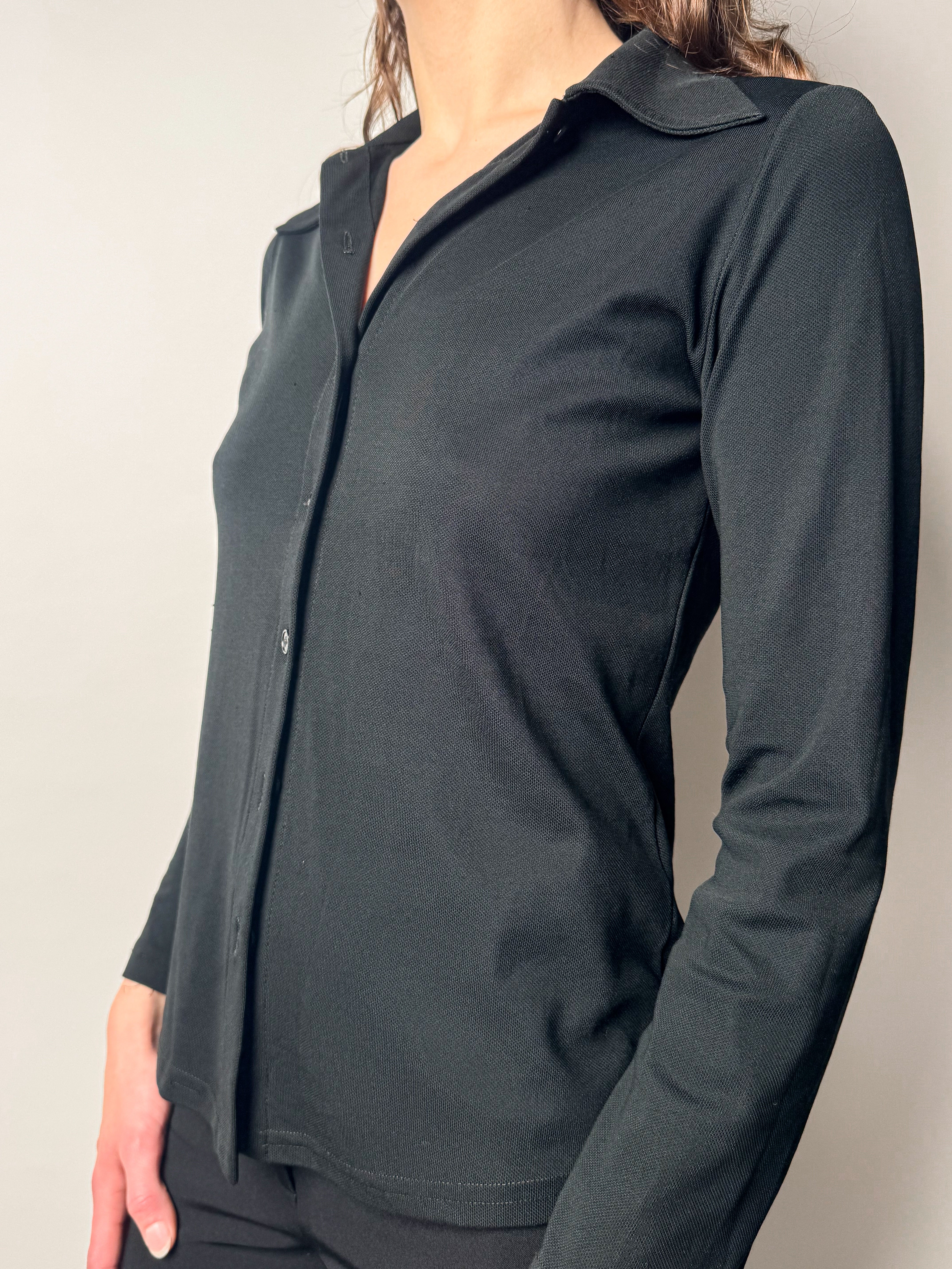 חולצת מכופתרת שחורה (S-M)