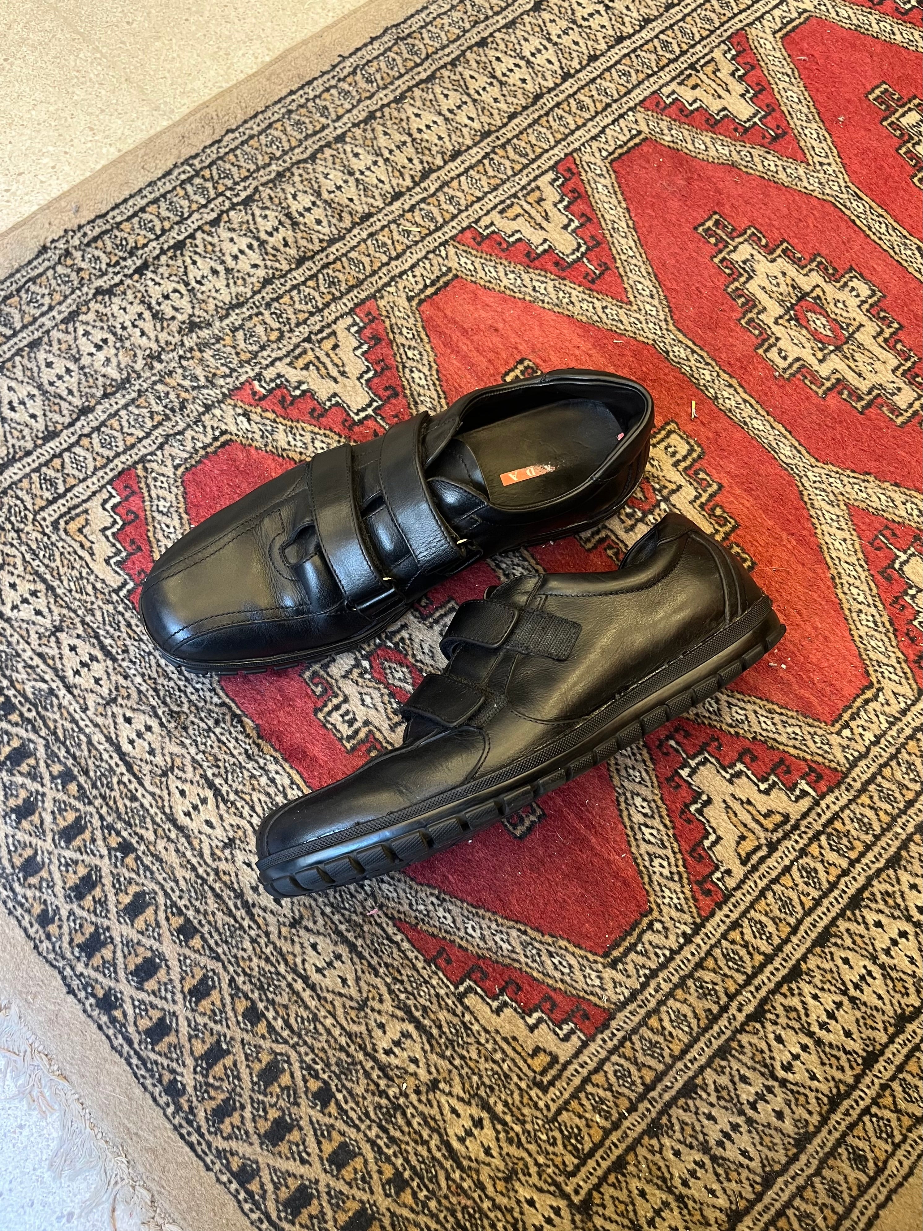 נעלי סניקרס עור Prada (44)