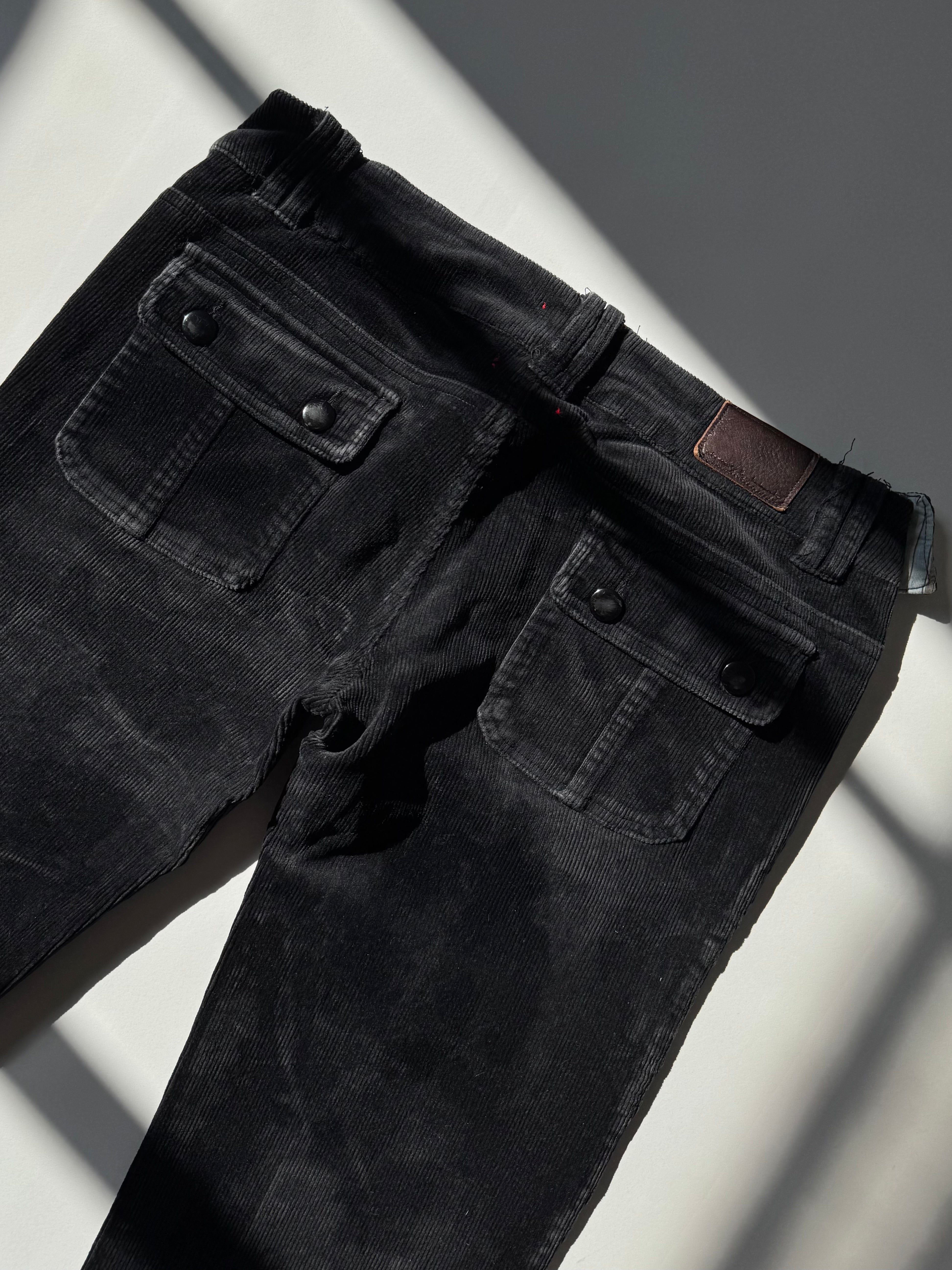 מכנסי קורדרוי שחורים (42)