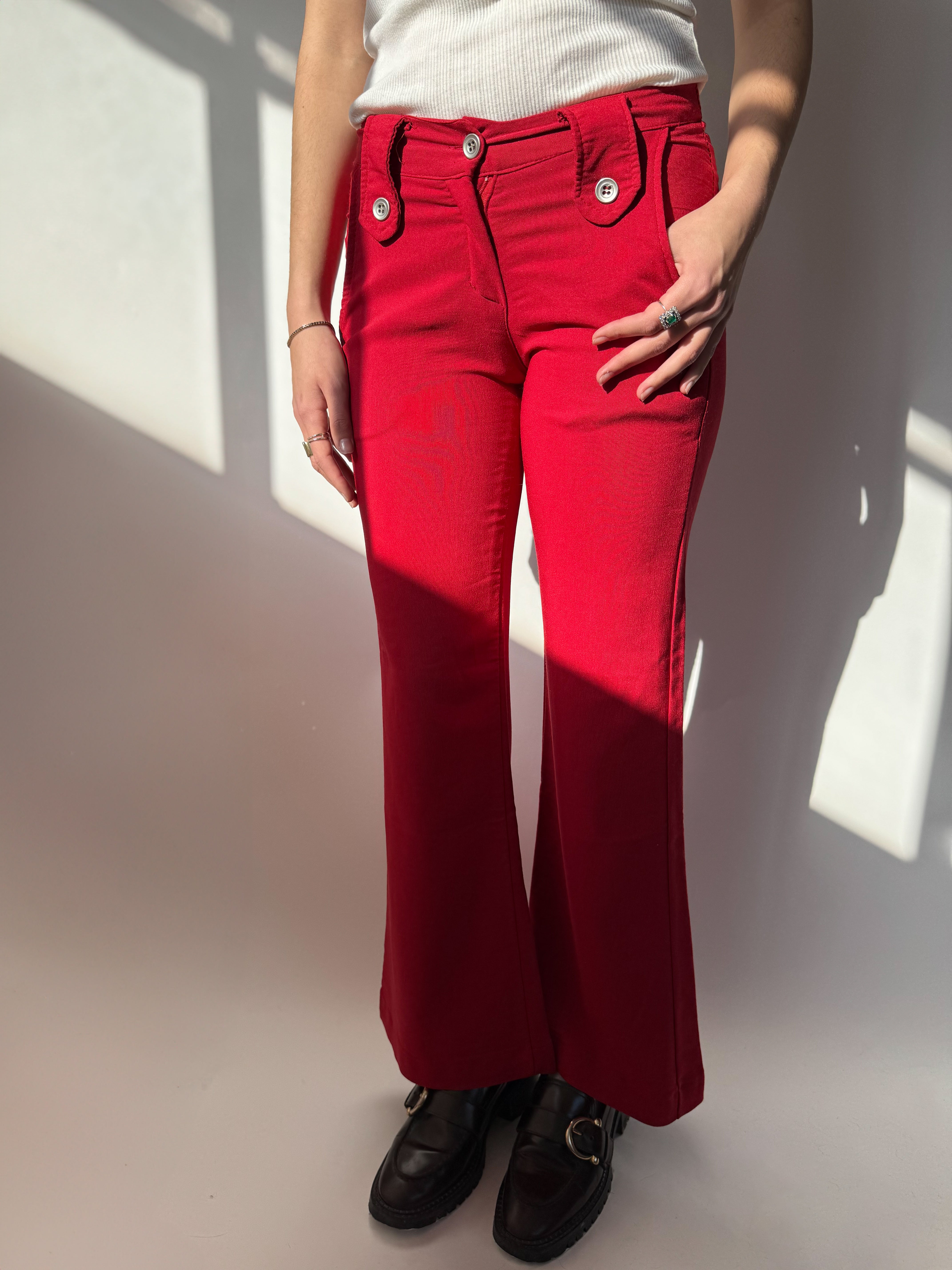 מכנסיים מתרחבים אדומים (32-34)