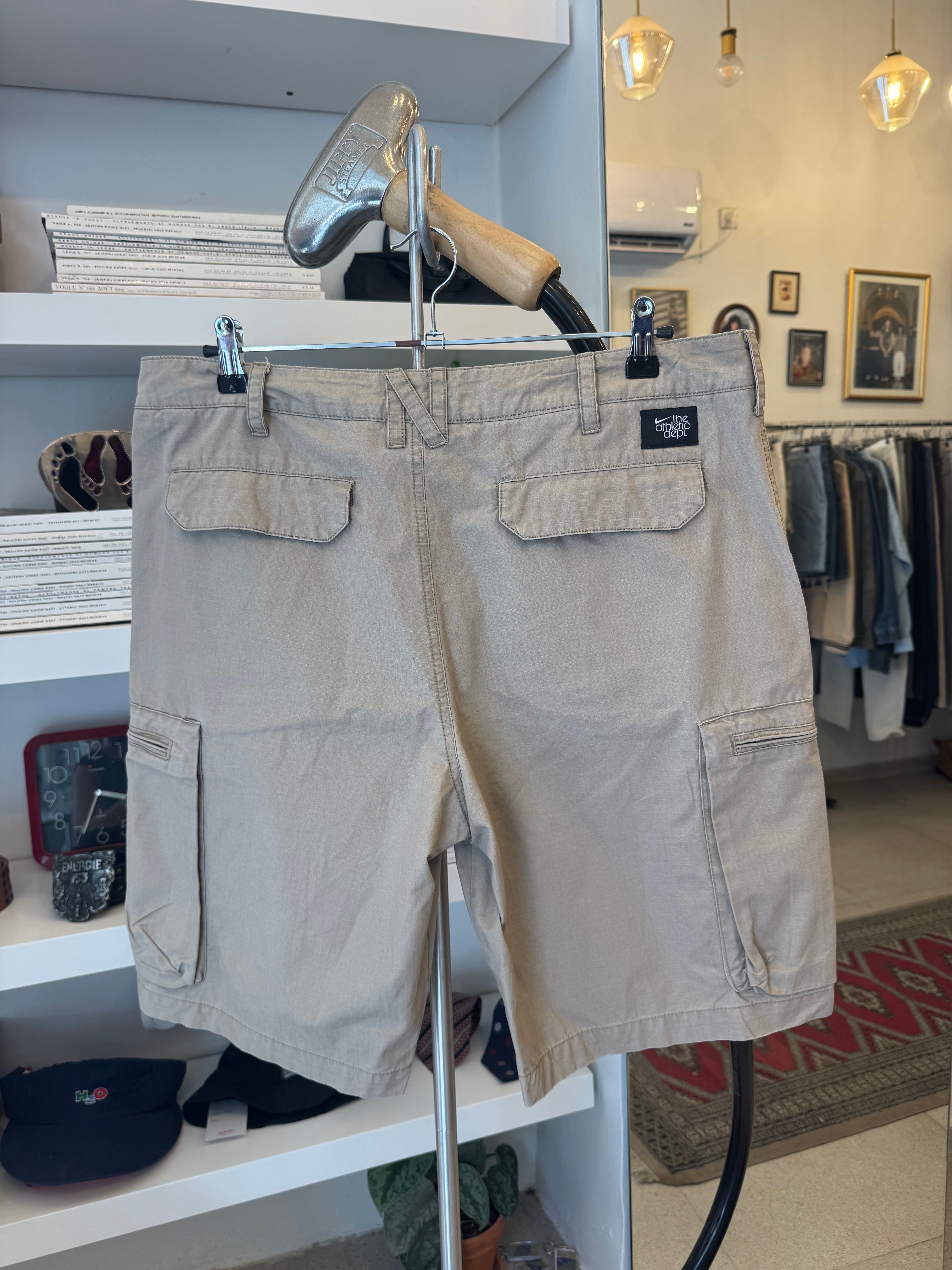 מכנסי ברמודה חאקי Nike (44)