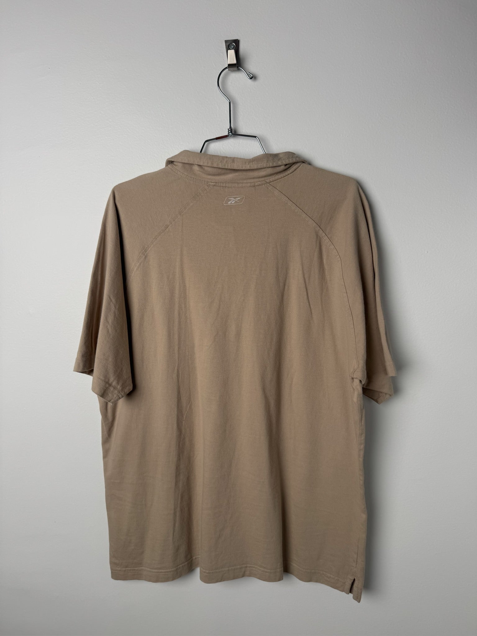 חולצת פולו כותנה בז׳ Reebok (L)