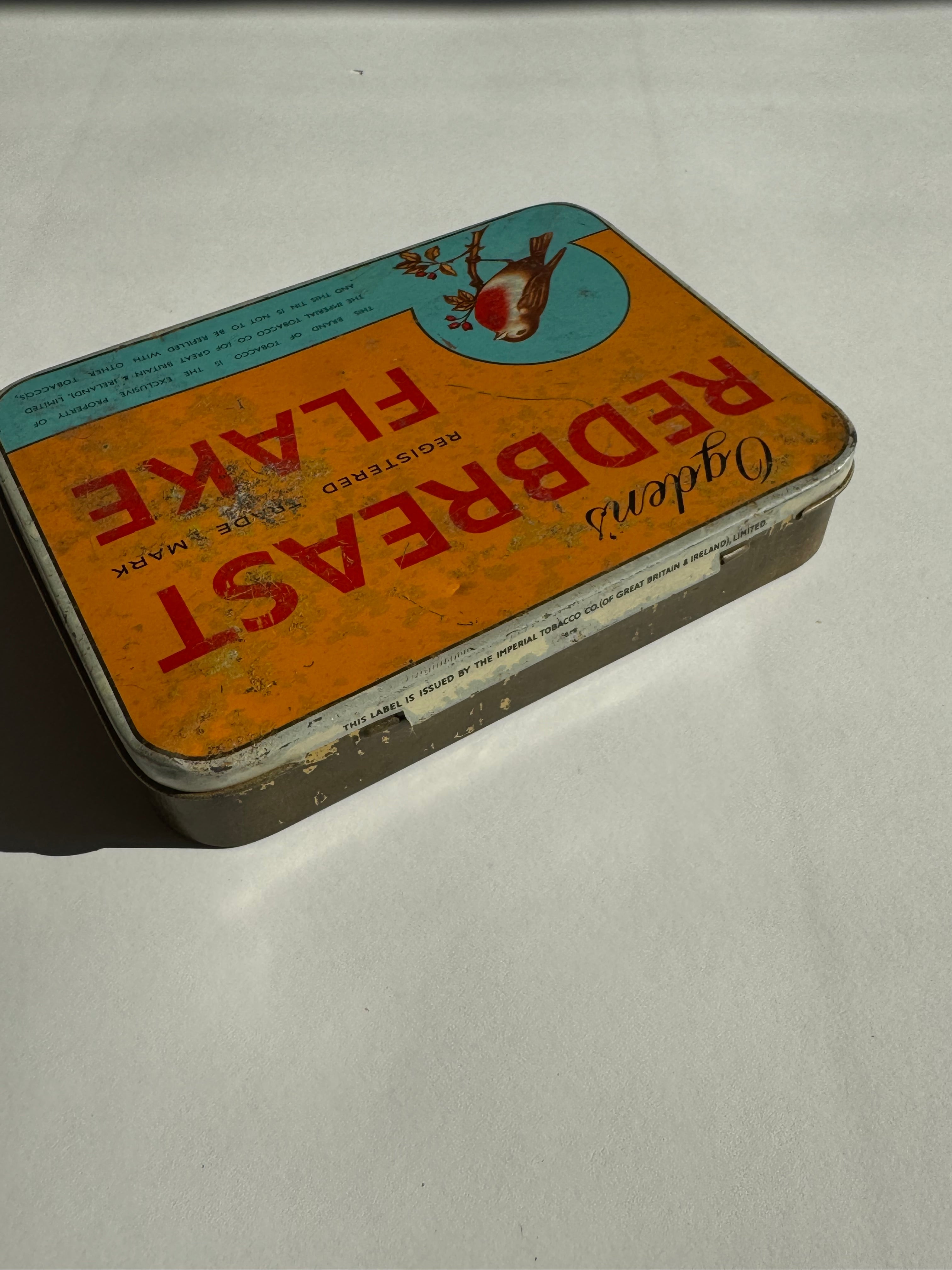 קופסת טבק וינטג׳ Ogden's Redbreast Flake