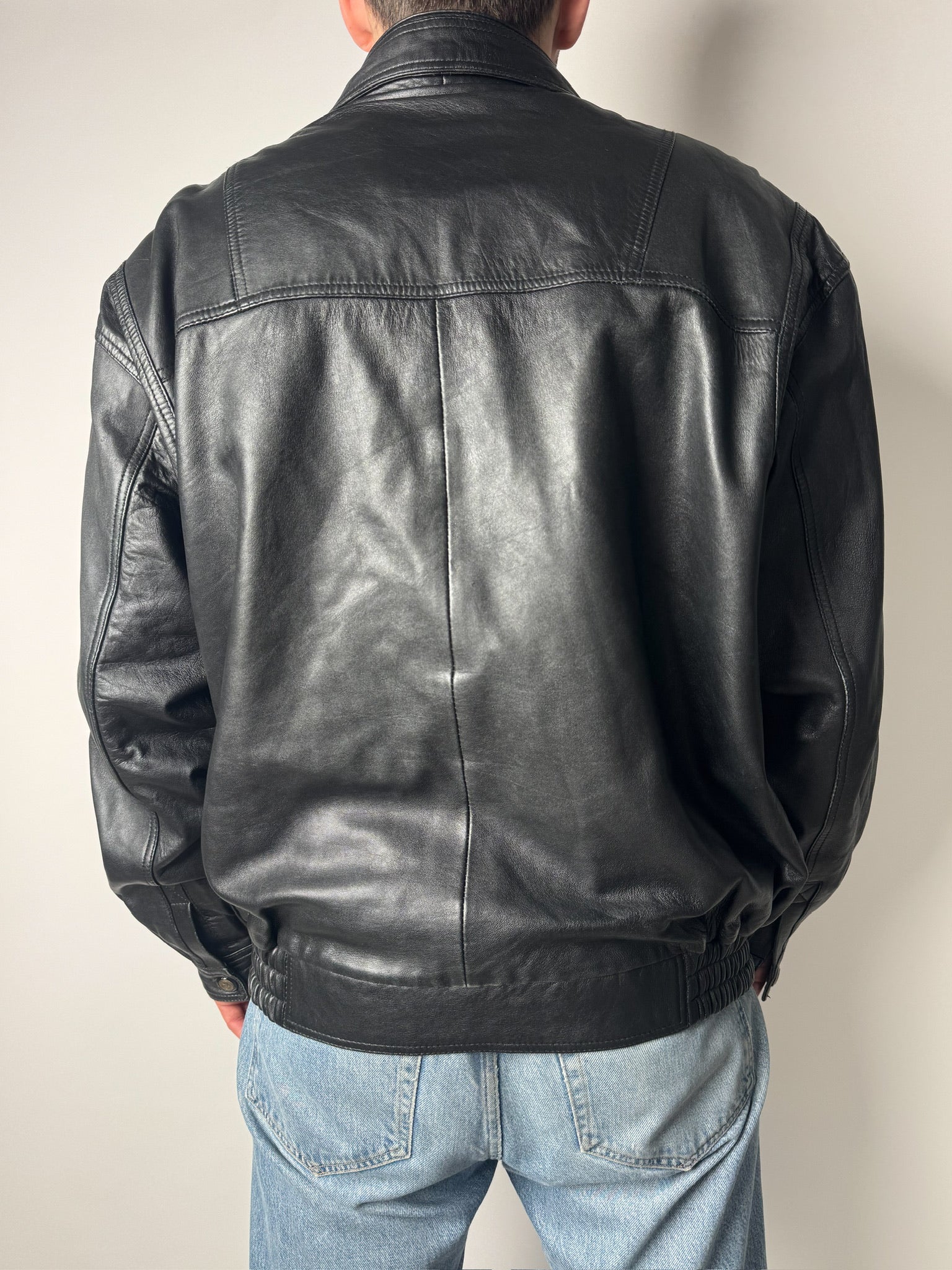 מעיל עור שחור (XL)