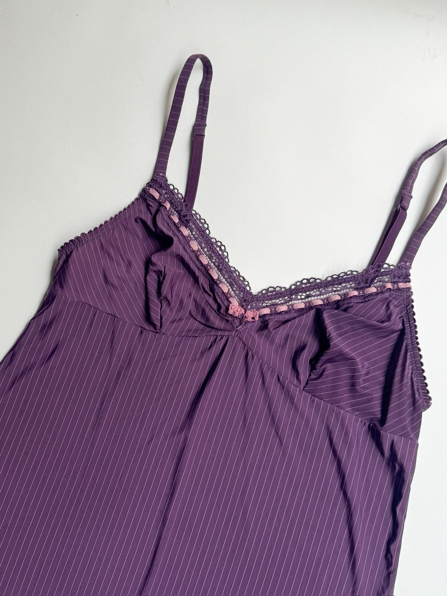 גופיית פסים סגולה בשילוב תחרה (s)