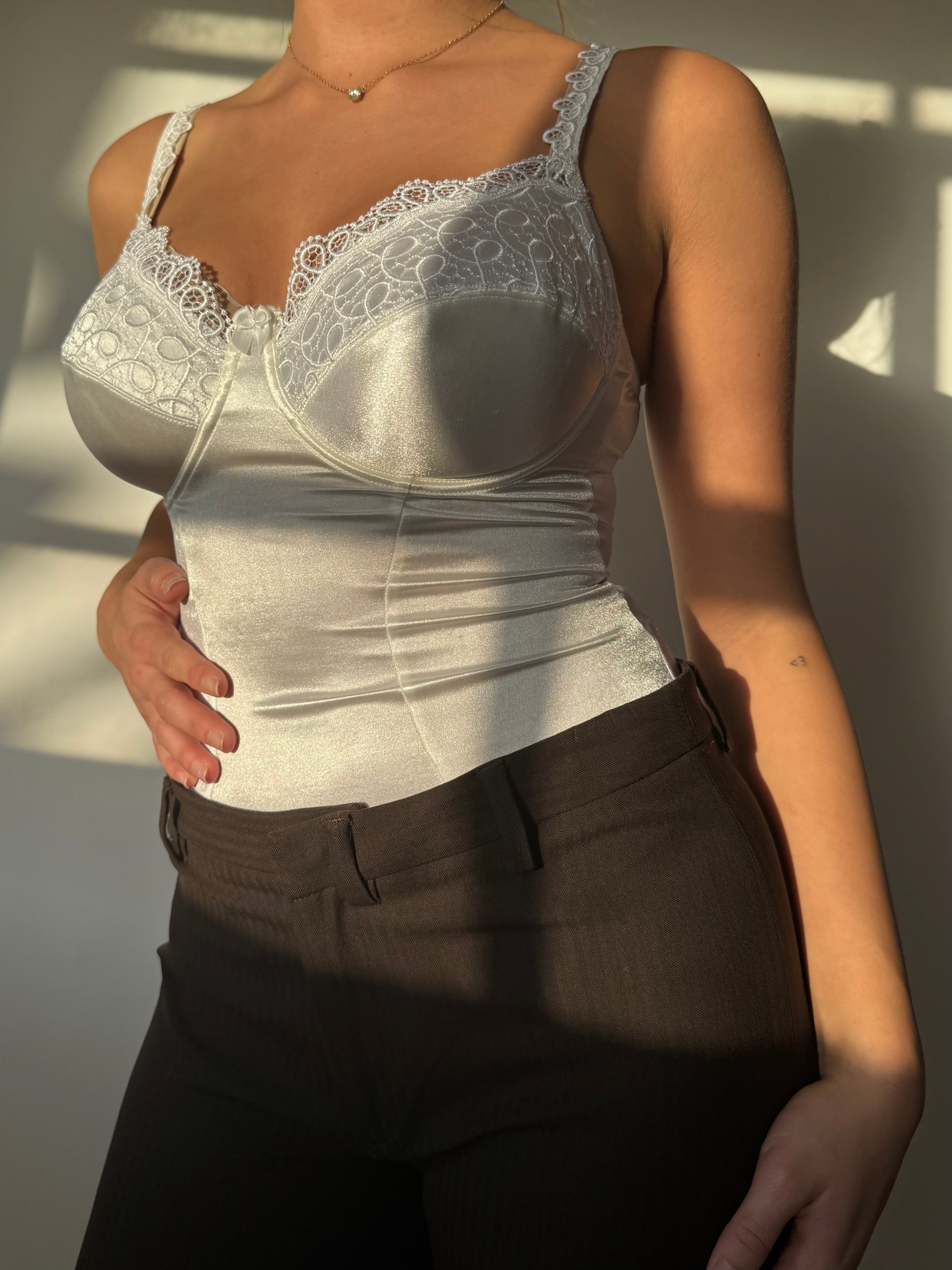 בגד גוף לבן בשילוב תחרה (M)