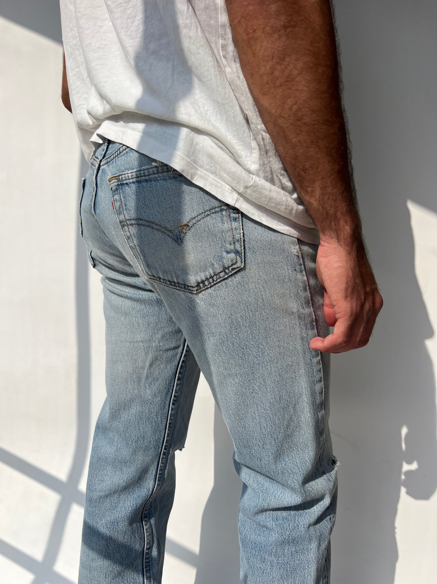 ג׳ינס קרעים בהיר Levi's 501 (42)