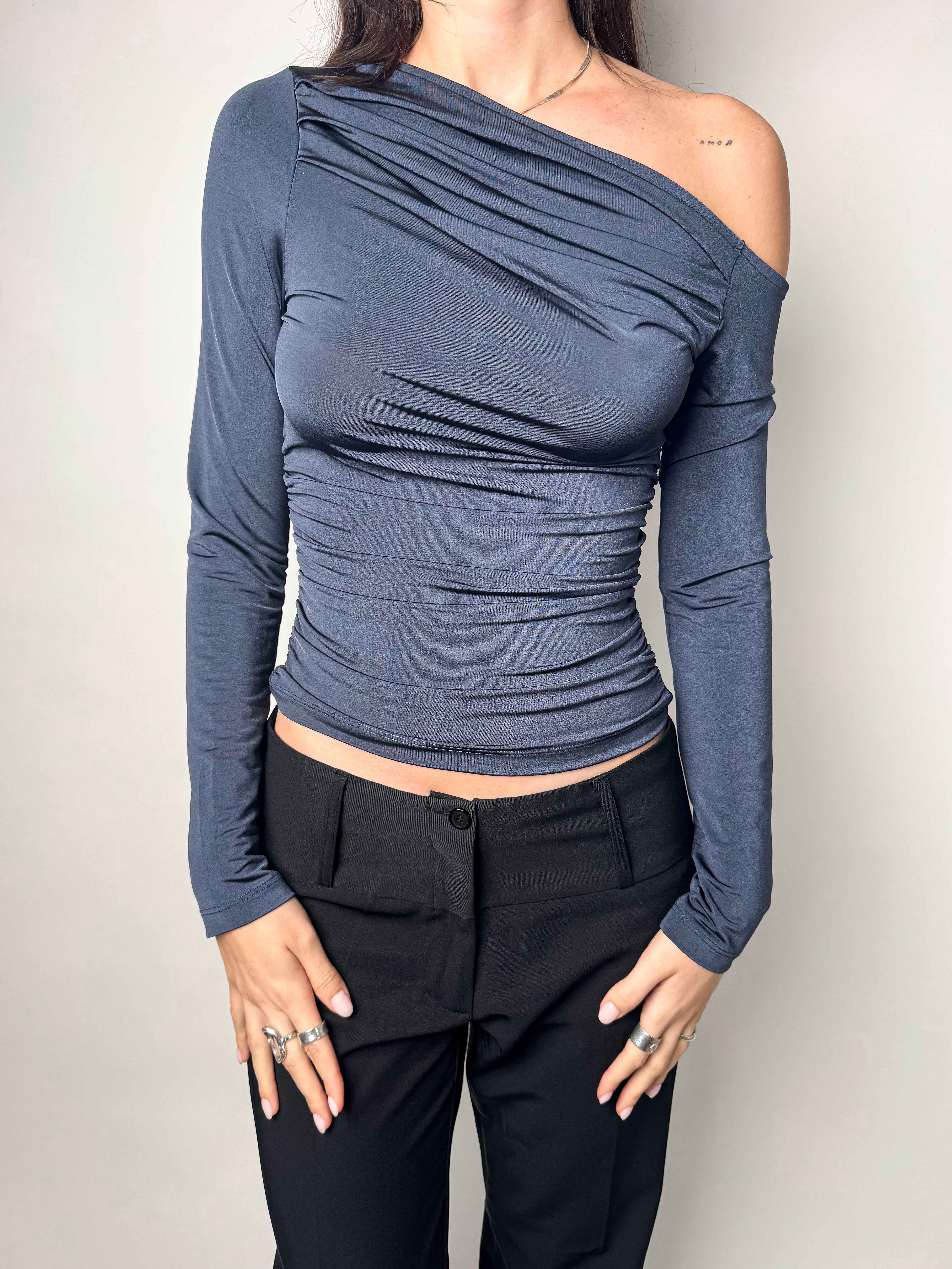 חולצת אוף שולדר מבריקה (XS)