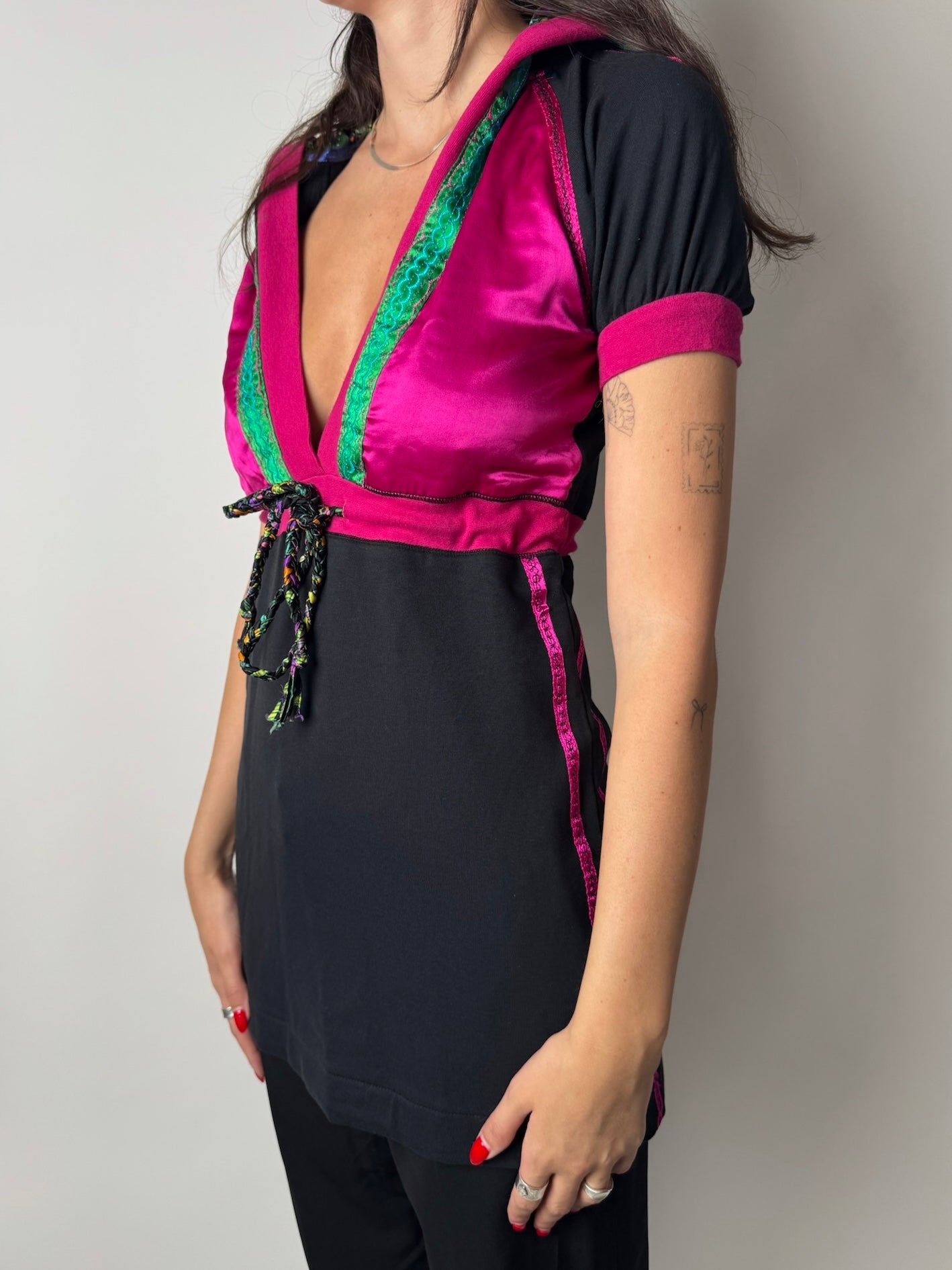 טוניקה צבעונית עם קפוצ׳ון (S)