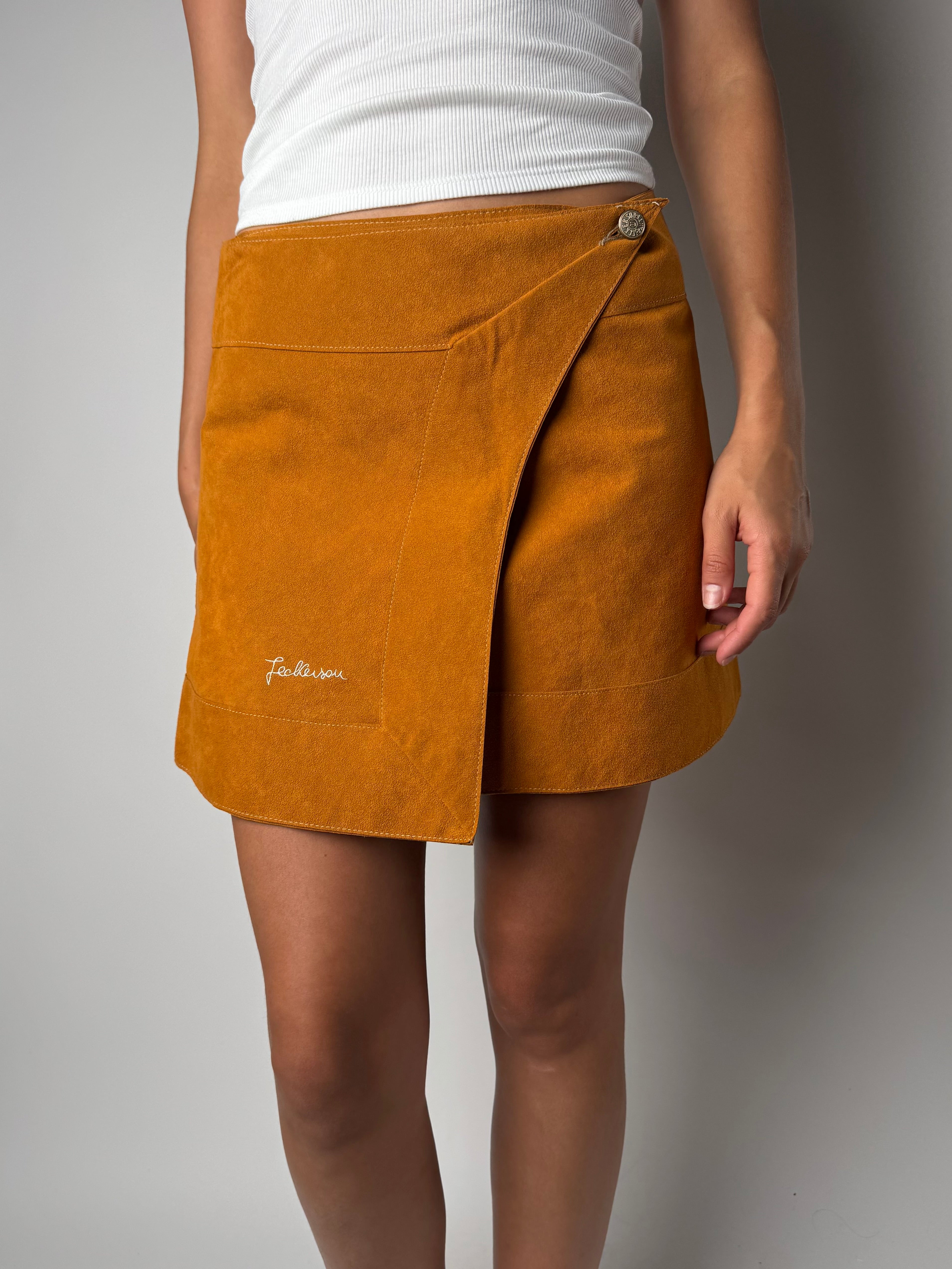 חצאית מיני מעטפת דמויית זמש (38)